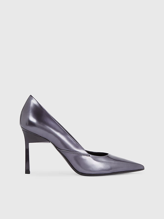 Sapatos de couro com salto agulha