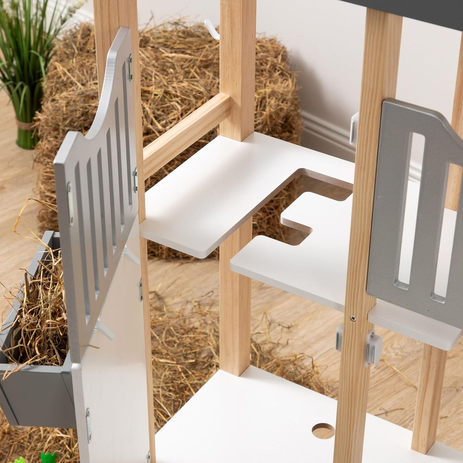 ELLA & PIET® Hobby Horse Stall Shelty aus Holz mit 2-teiliger Stalltür (Holz-Weiß) Pferdestall Holzstall für Pferde