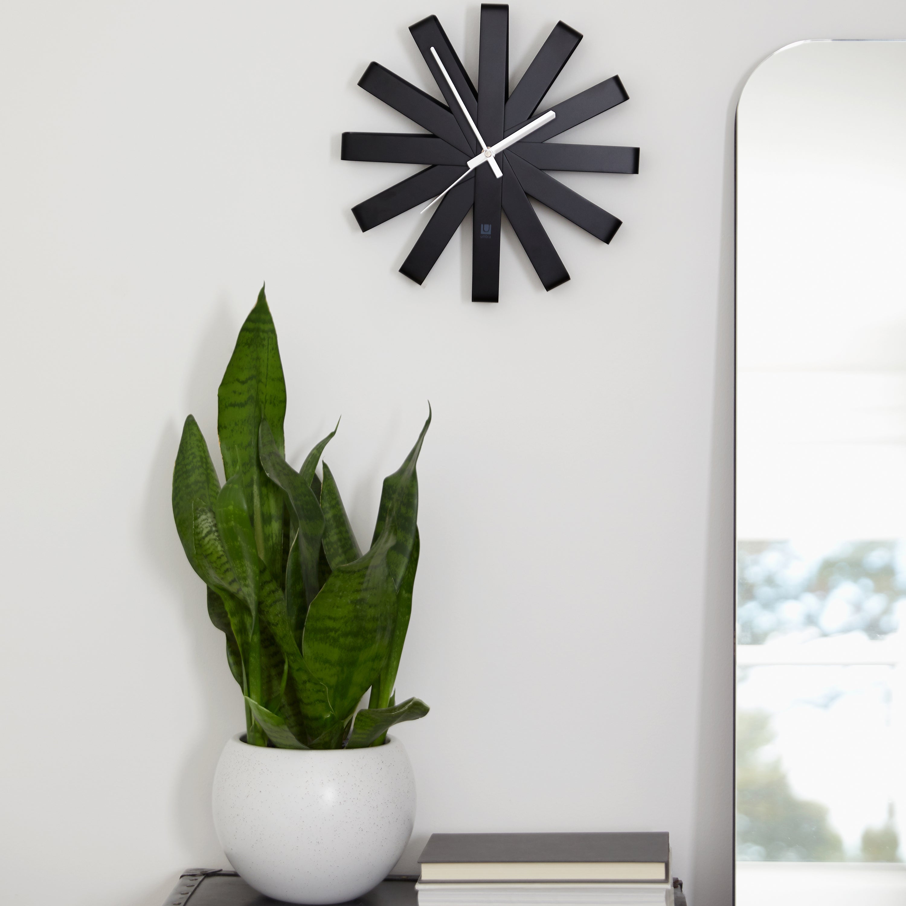 Umbra Ribbon Wandklok Ã 30 cm - Zwart