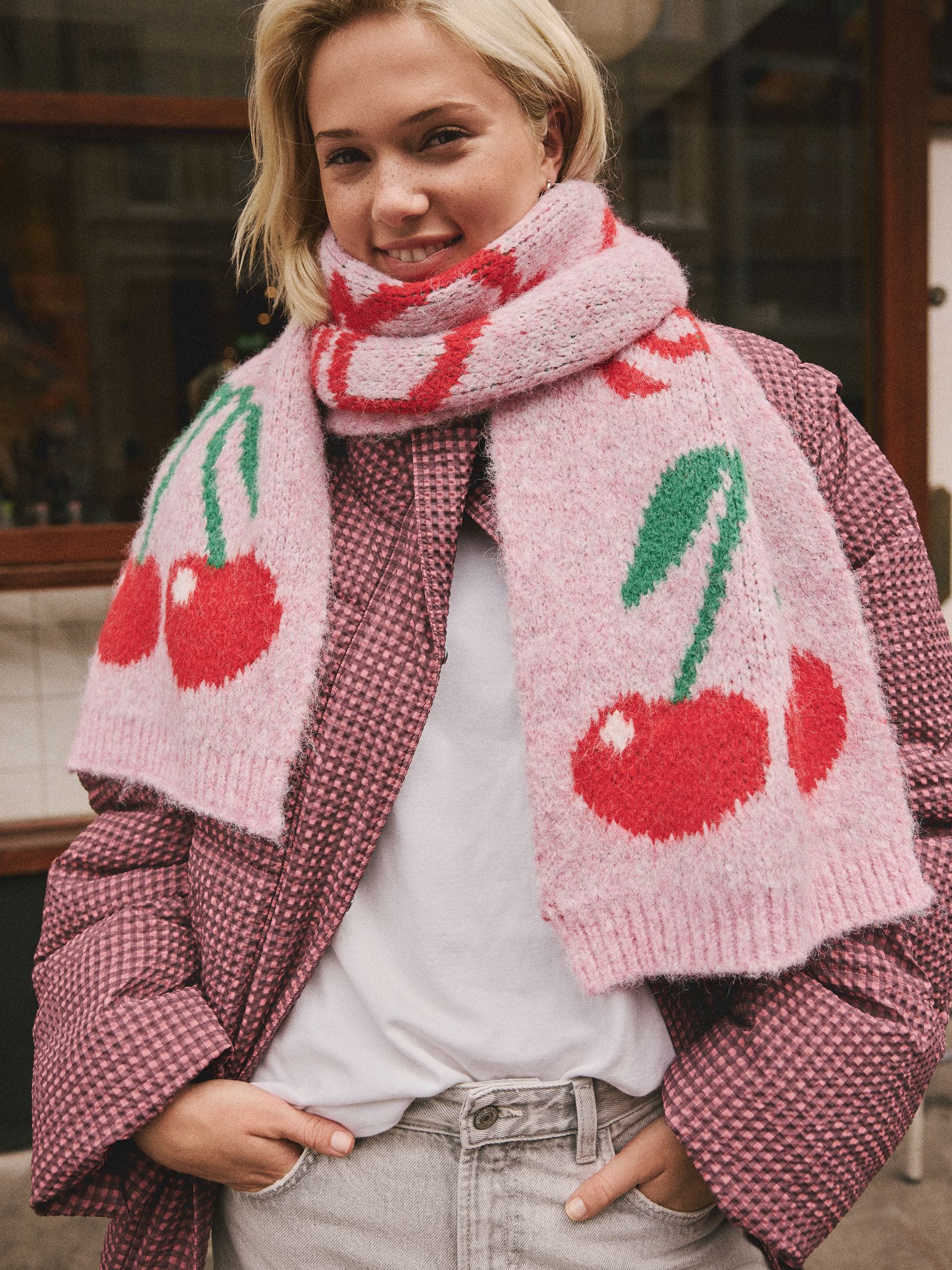 Roze - Cherry Slogan Knitted Heavyweight Scarf