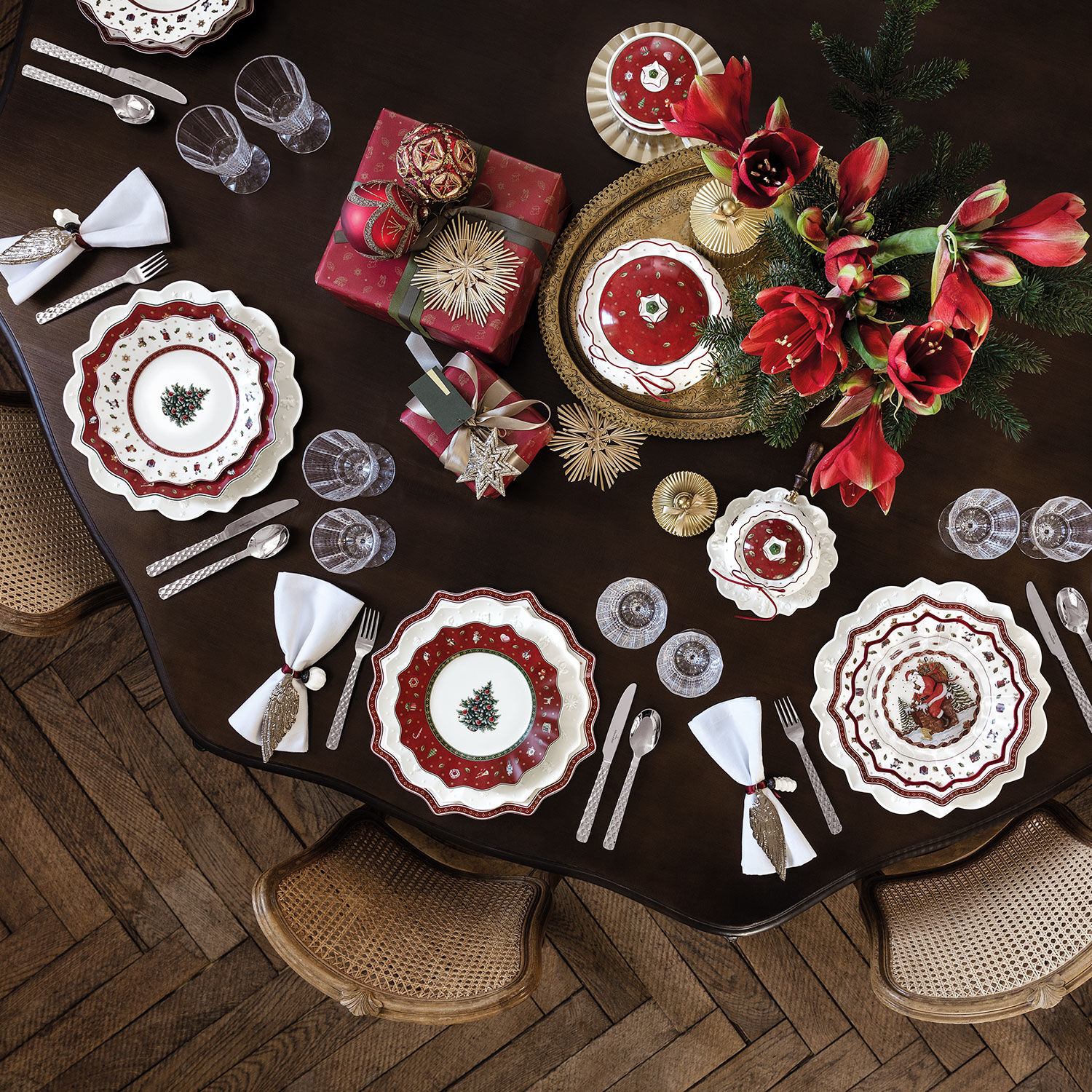 Toy's Delight Dinnerware set Red, Premium Porcelain