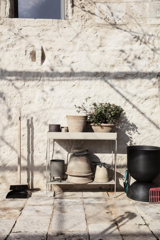 Ferm Living Hourglass plantenbak medium black