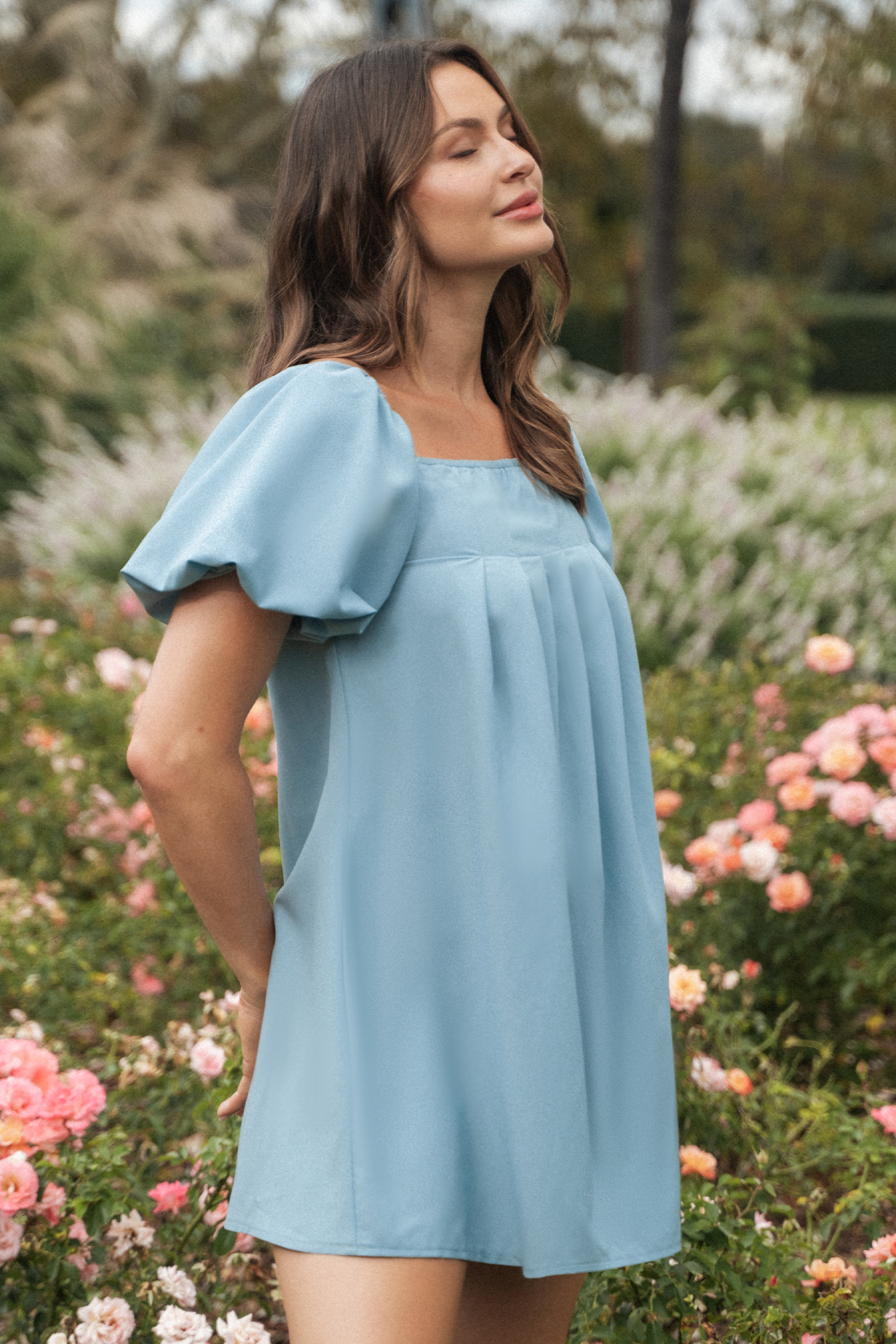 Robe mini à col carré et manches bouffantes bleu pale