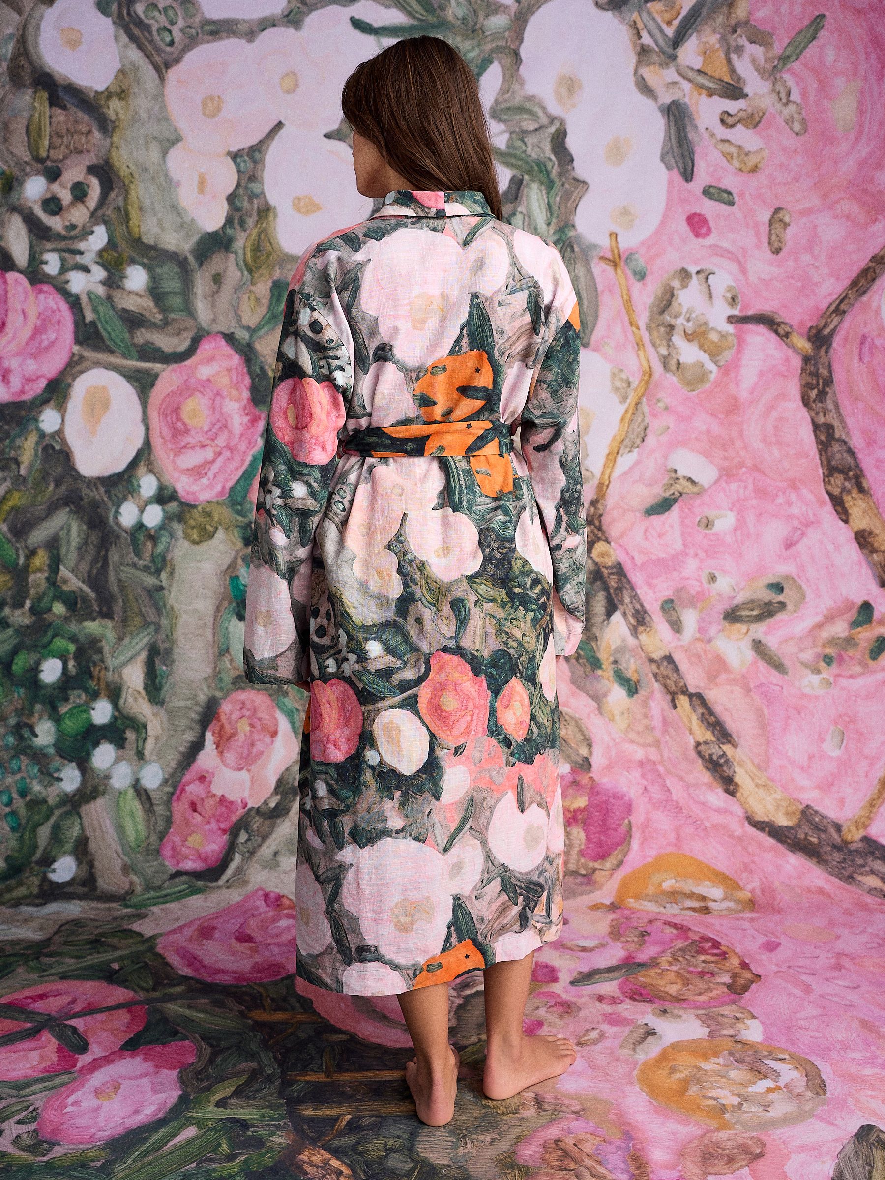 Pink Benjamin Macgregor Scene Print - Satin Dressing Gown
