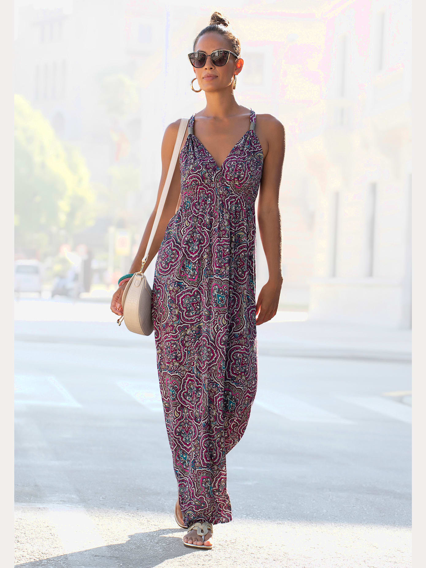 Robe longue séduisante encolure réglable