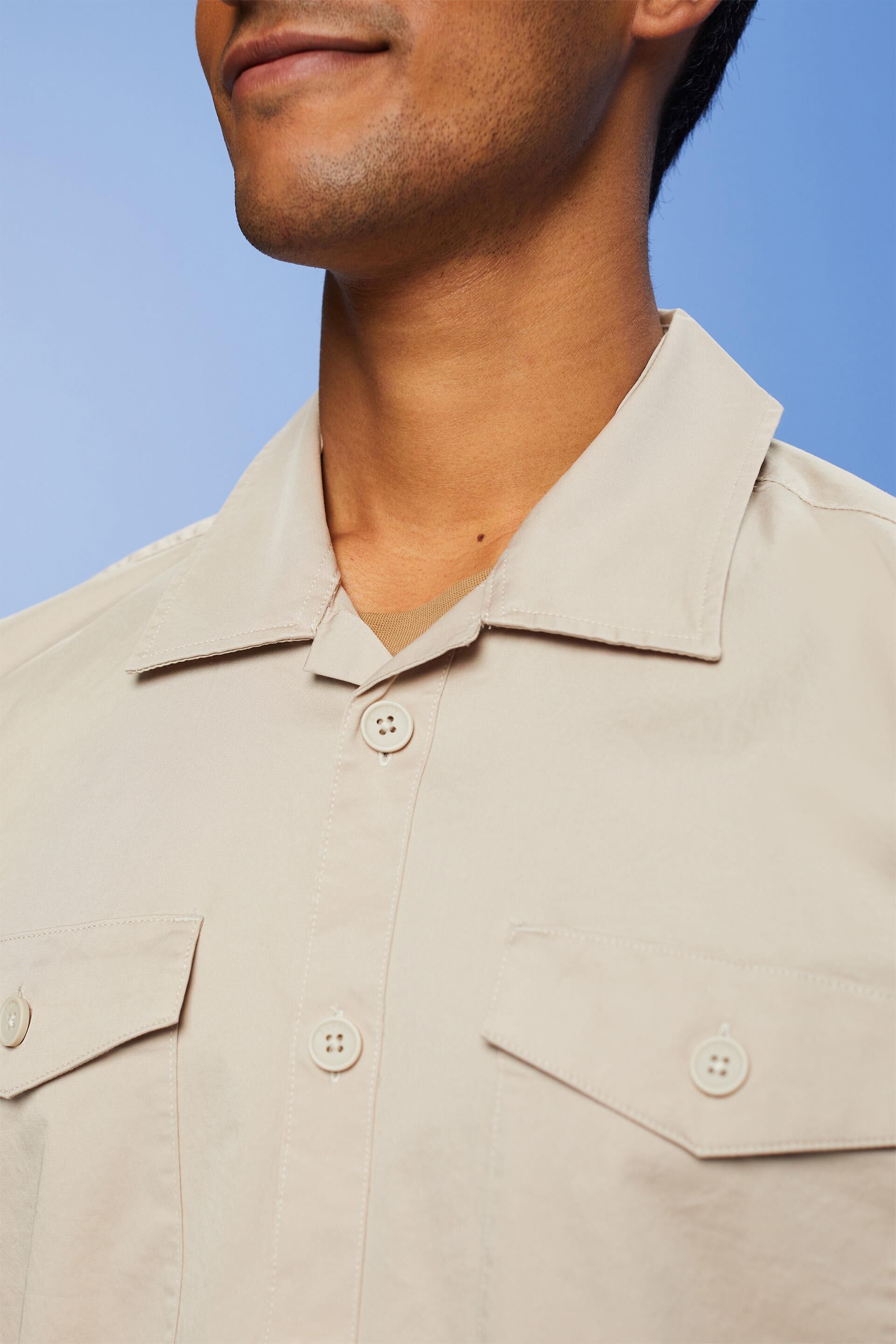 Chemise en coton munie de deux poches-poitrine