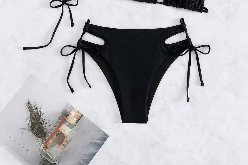 Salanghae - Set: halter bikinitop + bikinibroekje met uitsparingen + kort T-shirt met tekstopdruk