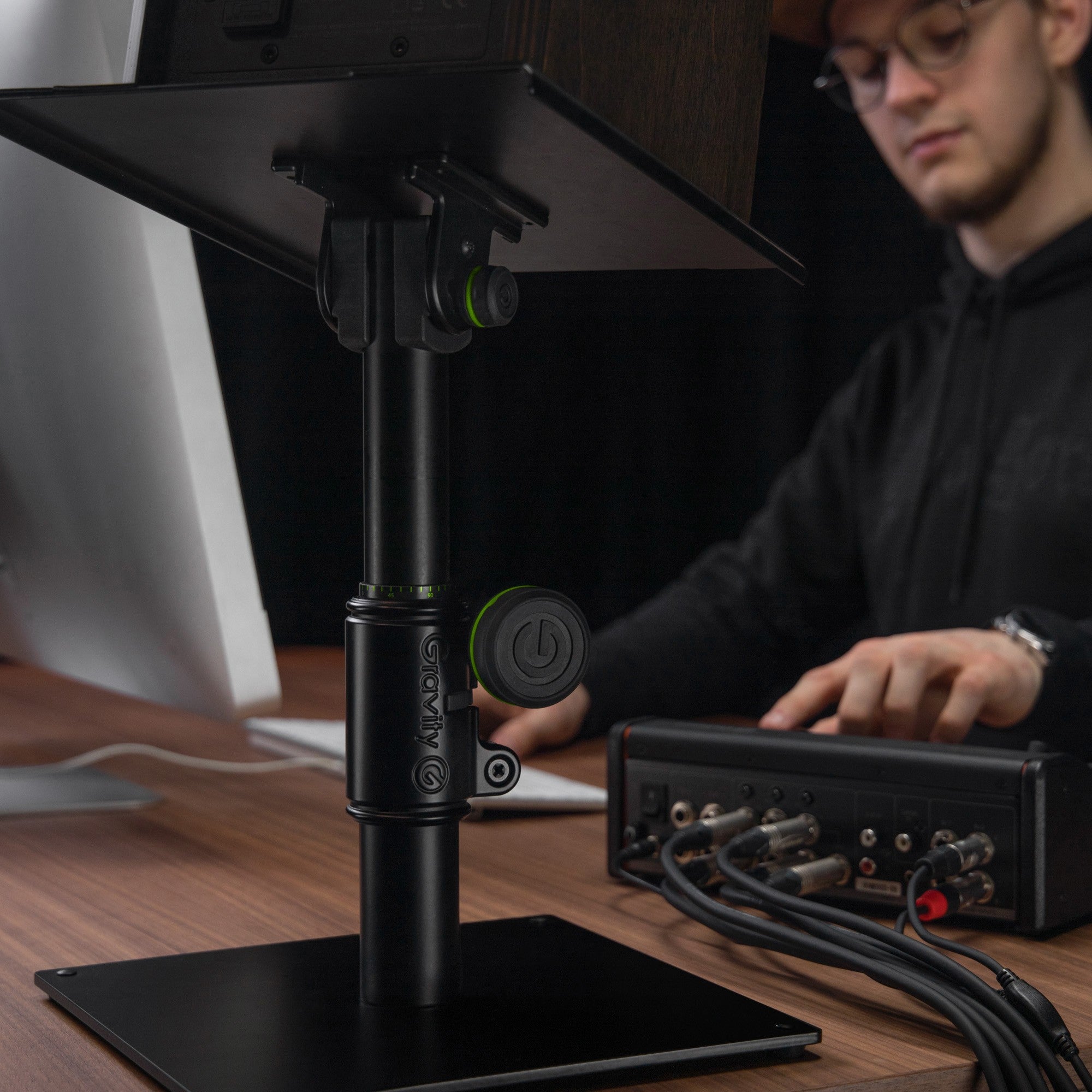 Gravity SP 3102 studiomonitor standaard