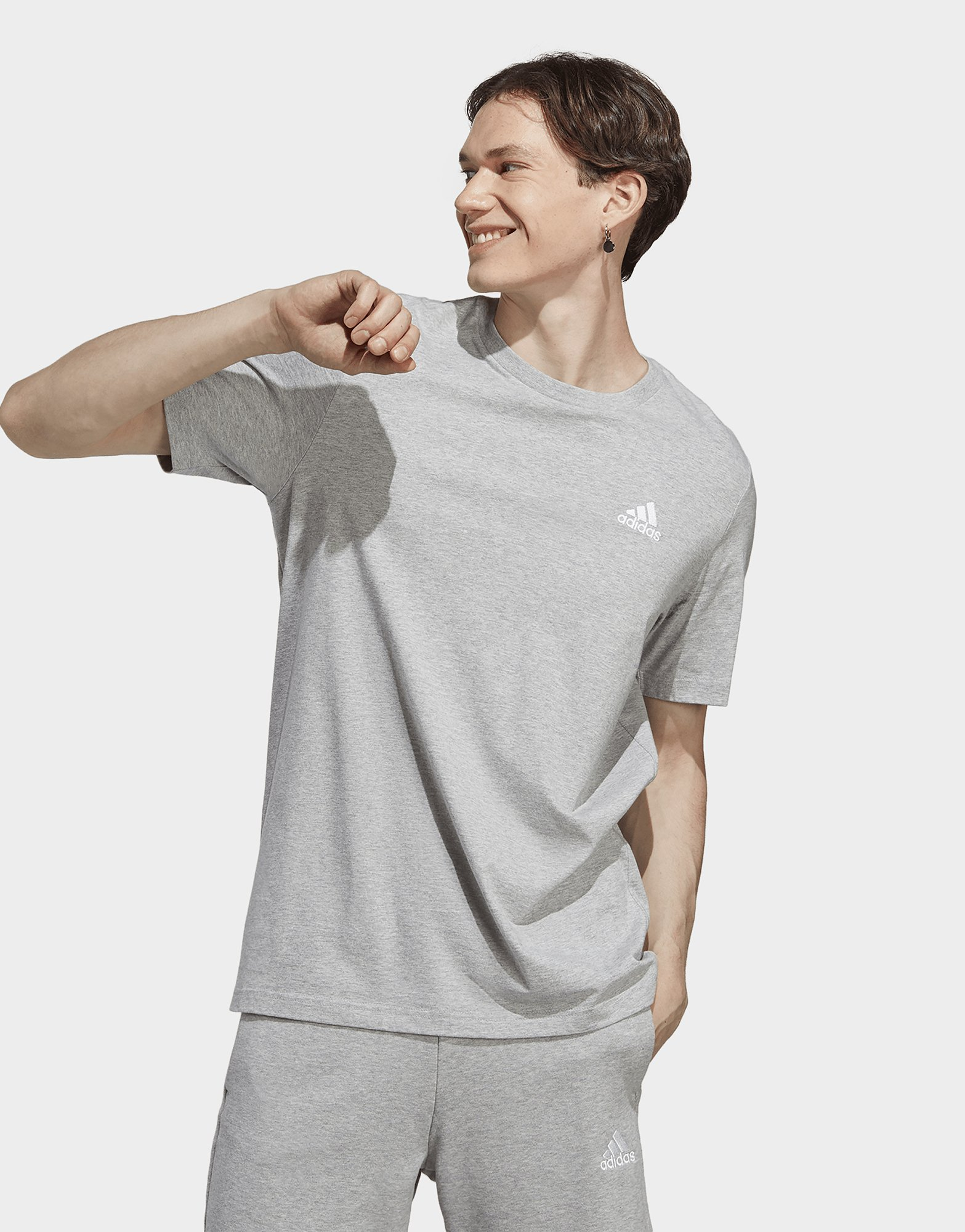adidas T-shirt en jersey à petit logo brodé Essentials