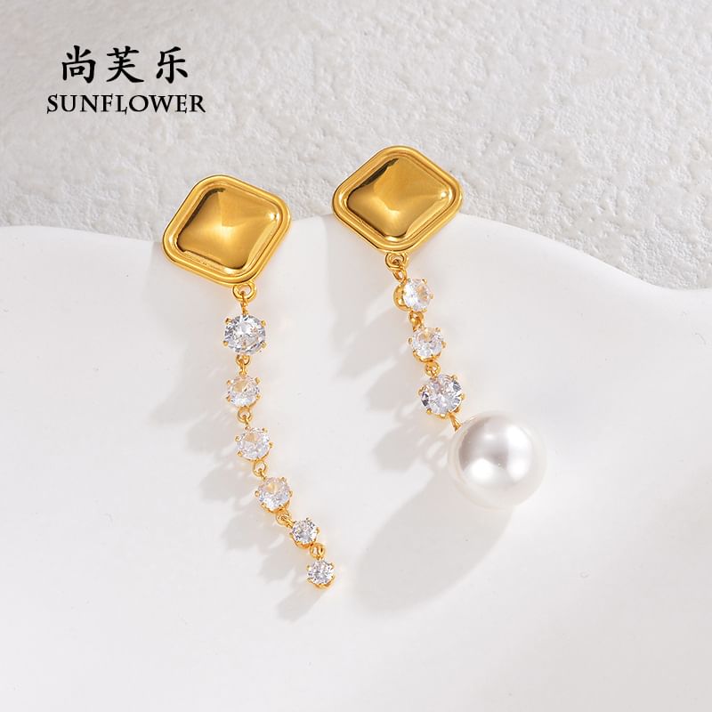 Shangfleur - Asymmetrische oorbel met strass-imitatieparels