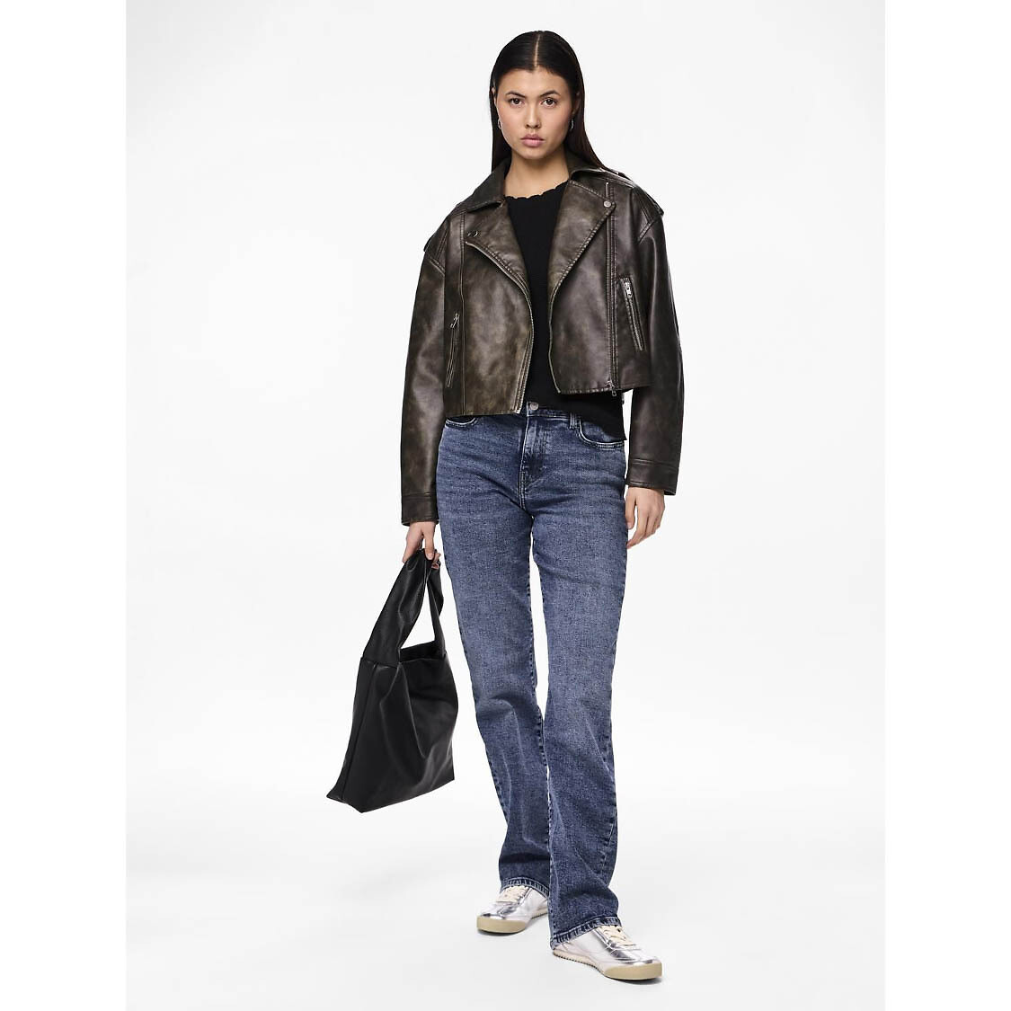 PEÇAS<br>Calça jeans reta, cintura padrão