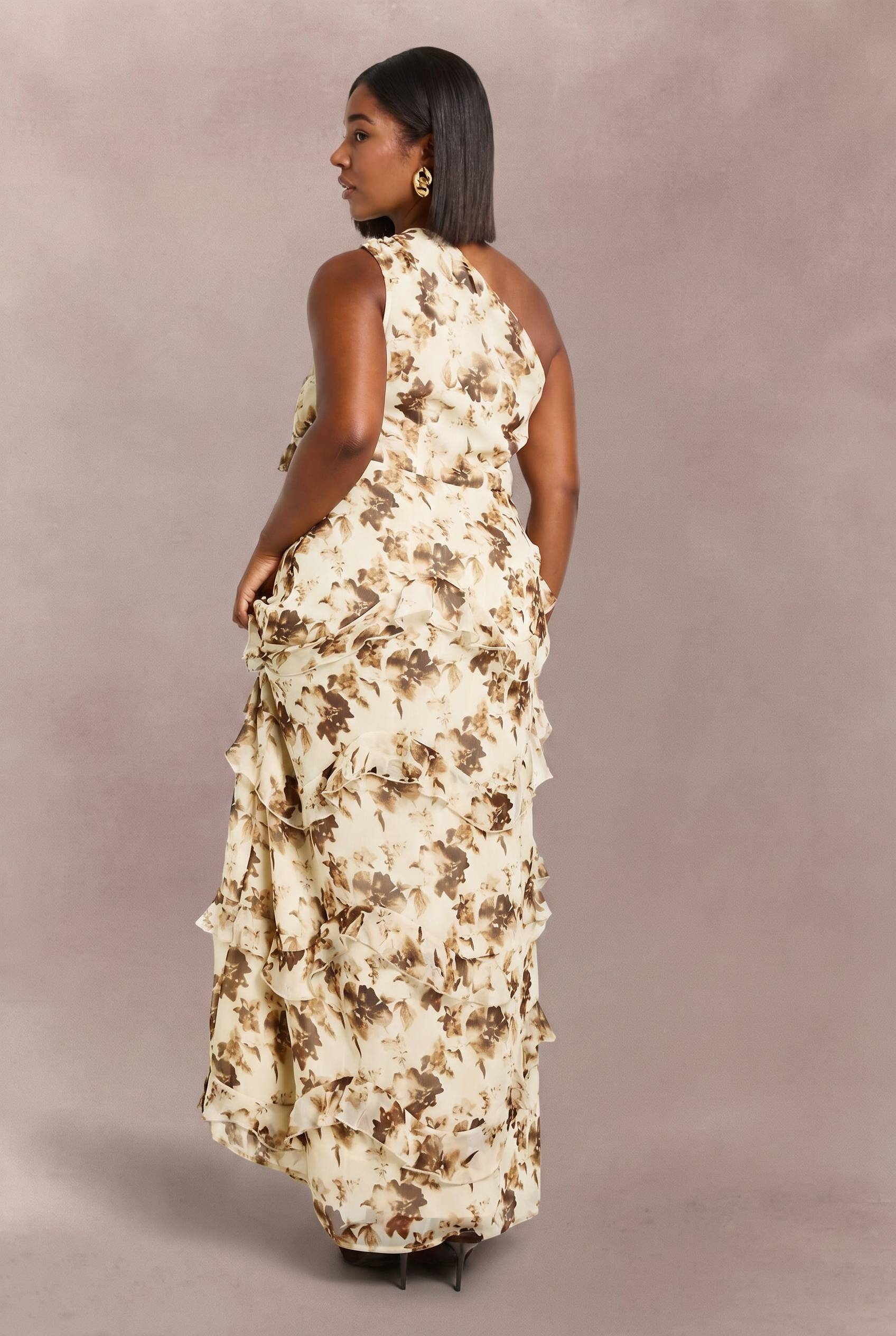 boohoo Robe Maxi Asymétrique En Mousseline À Imprimé Floral Grande Taille