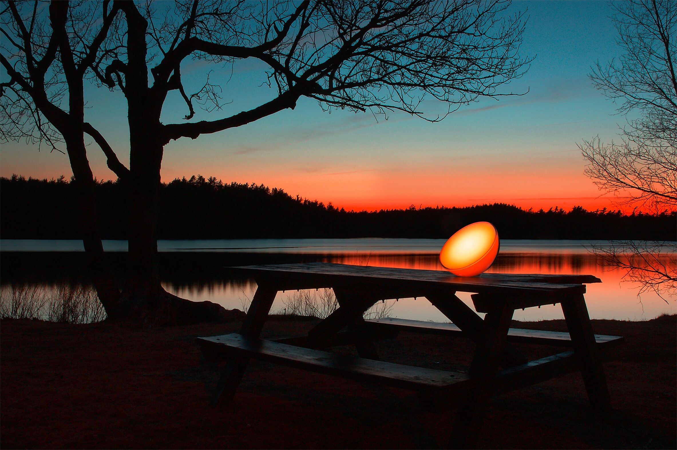 Philips hue GO Tischleuchte - Weiss / B: 15.0 cm x T: 7.9 cm x H: 15.0 cm