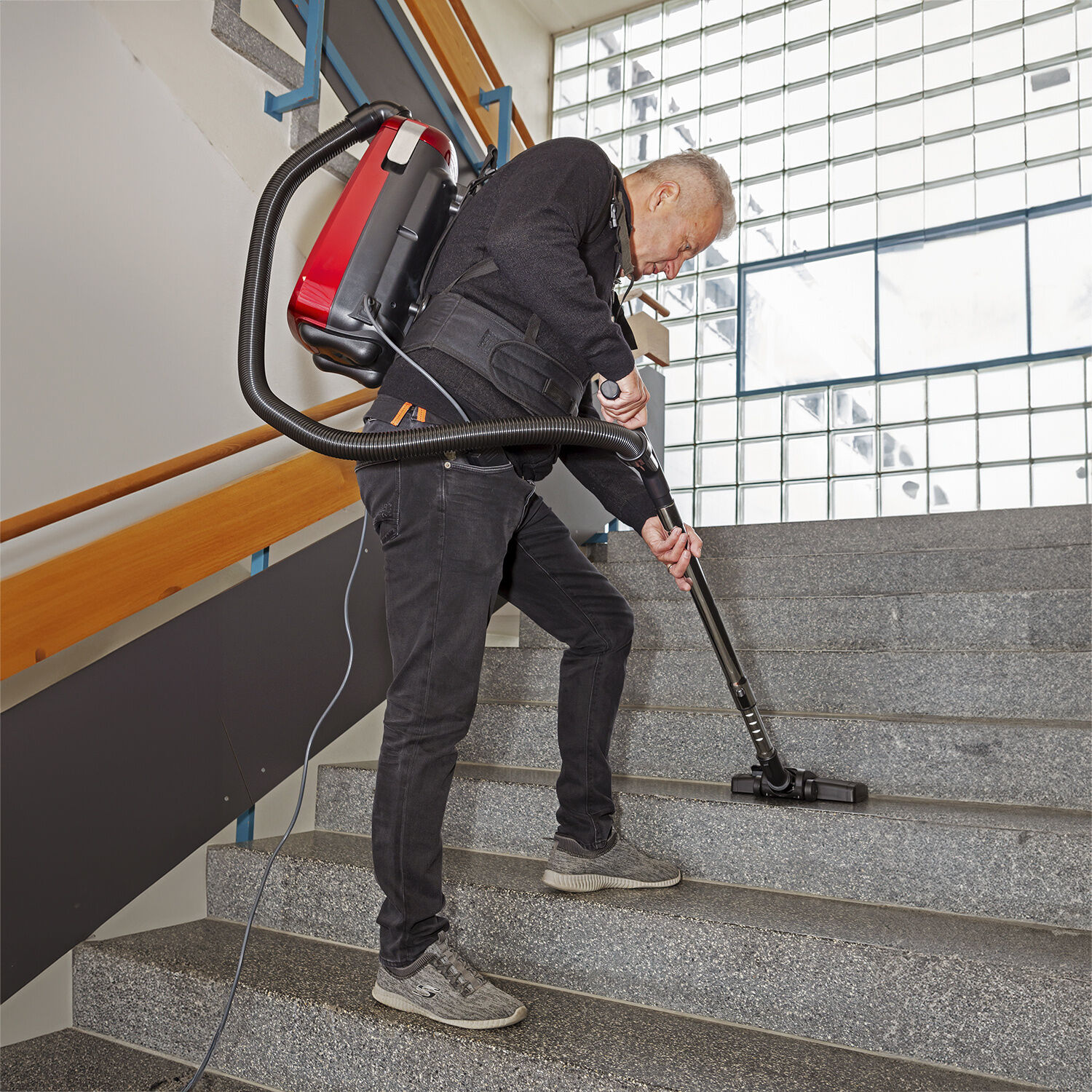 Rucksack-Staubsauger mit 800 Watt Leistung