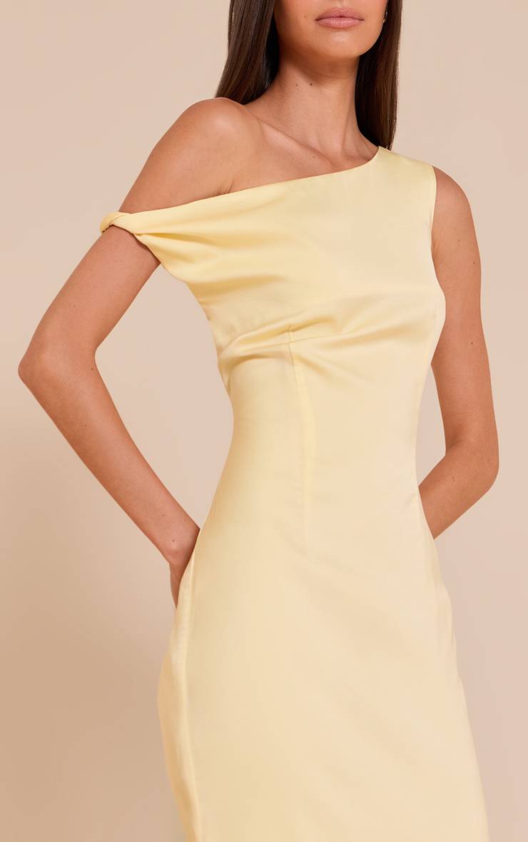 Citron Robe Longue Asymétrique En Satin Avec Col Bardot Torsadé