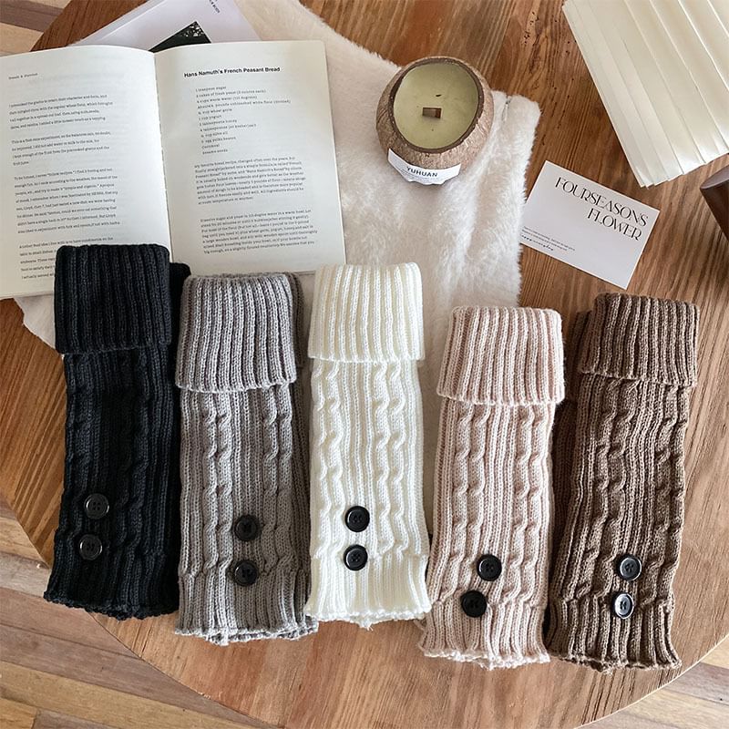 MOGLA - Gebreide beenwarmers met knoopaccent