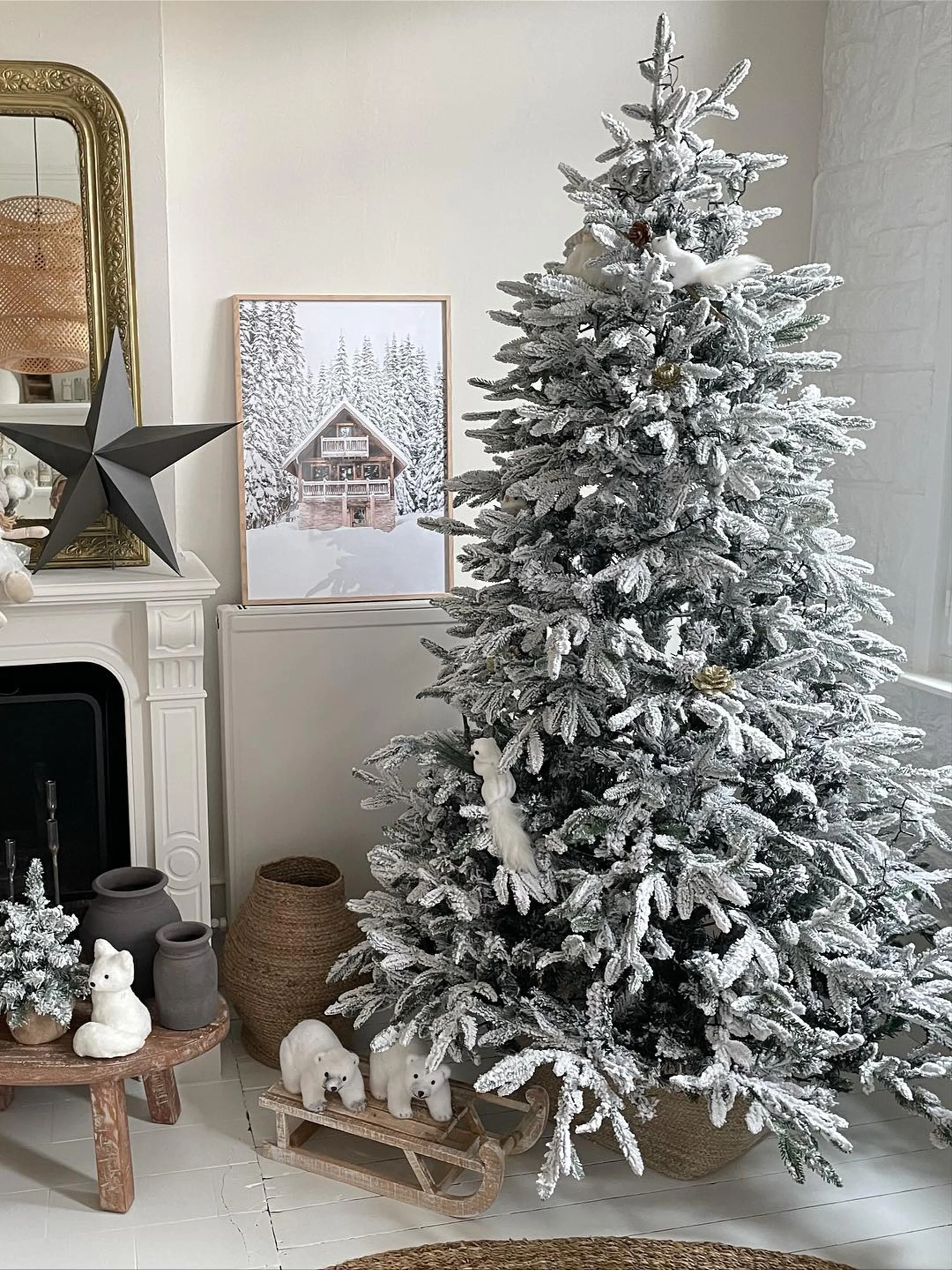 Besneeuwde kunstkerstboom BASSIE 210 cm Wit