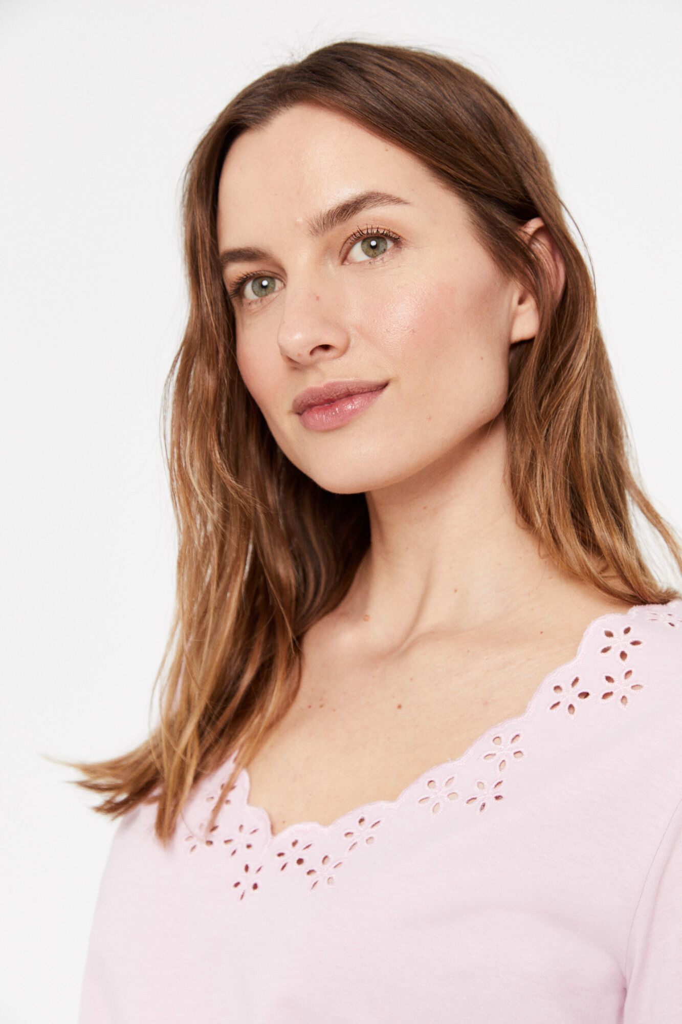 Camiseta romântica com bordado vazado - Lilás