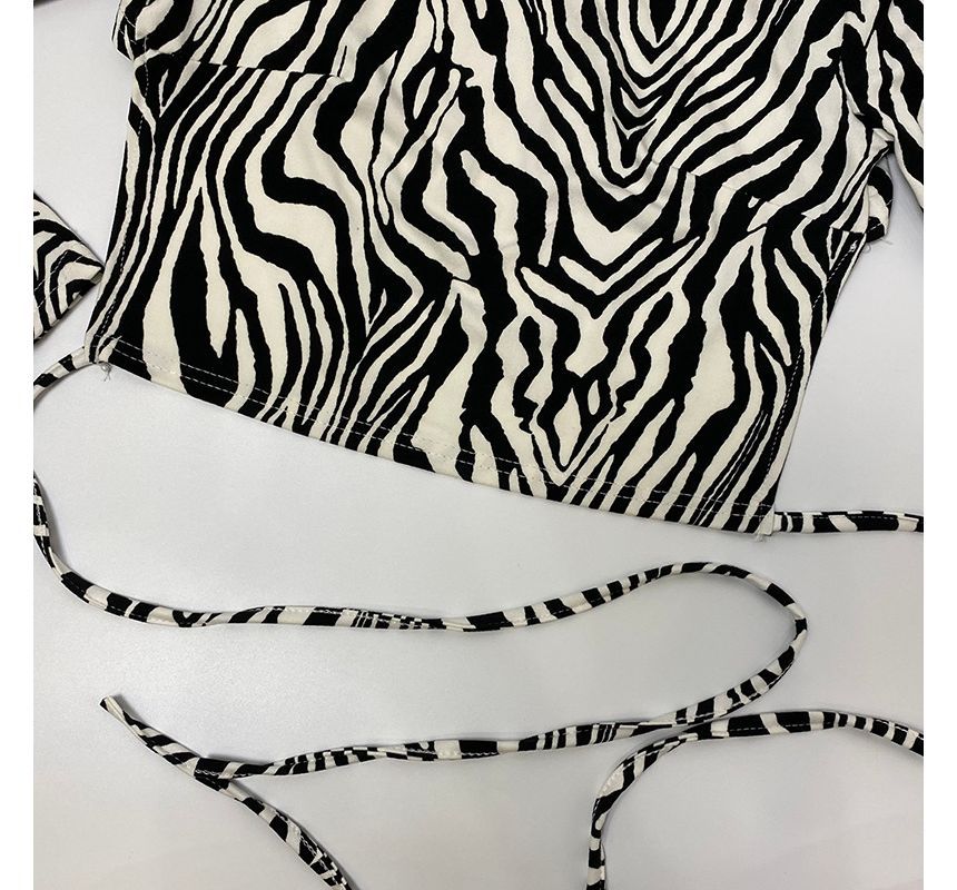 Sugarcoat - Cropped T-shirt met zebraprint en mockneck en strikbandje
