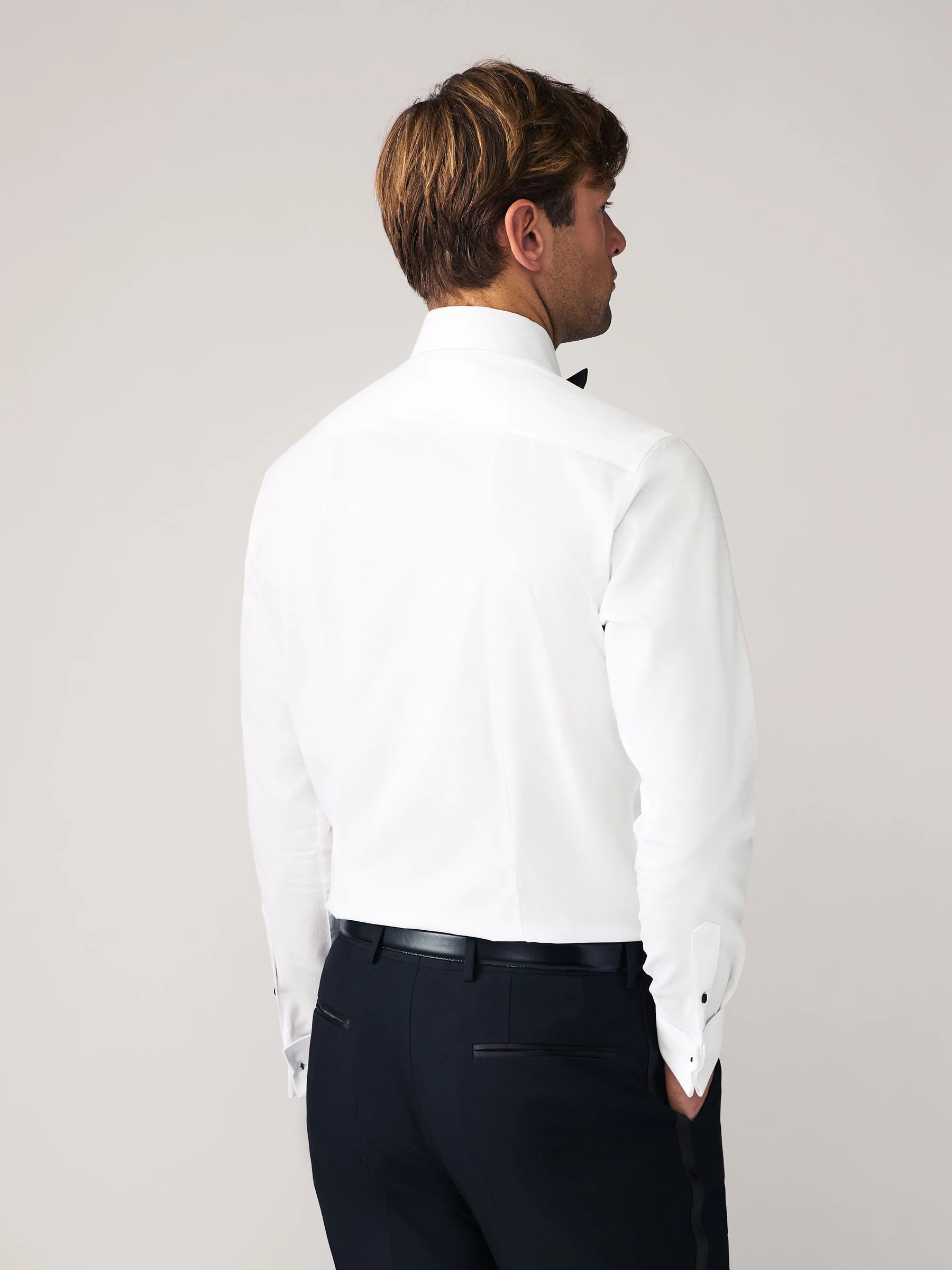 Witte structuur/zwarte vlinderdas - Slim Fit - Set van overhemd met enkele manchet en een vlinderstrik