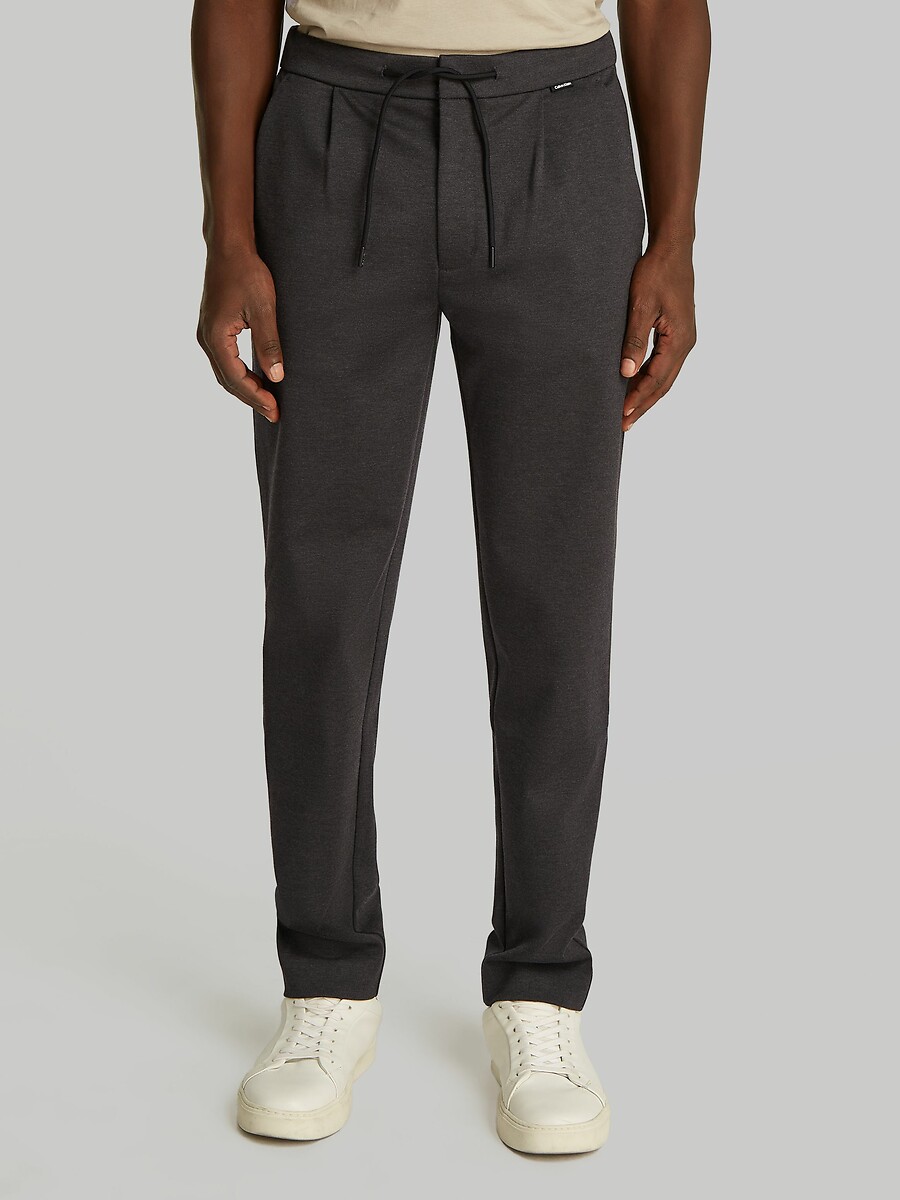 CALVIN KLEIN<br>Calças plissadas e afuniladas