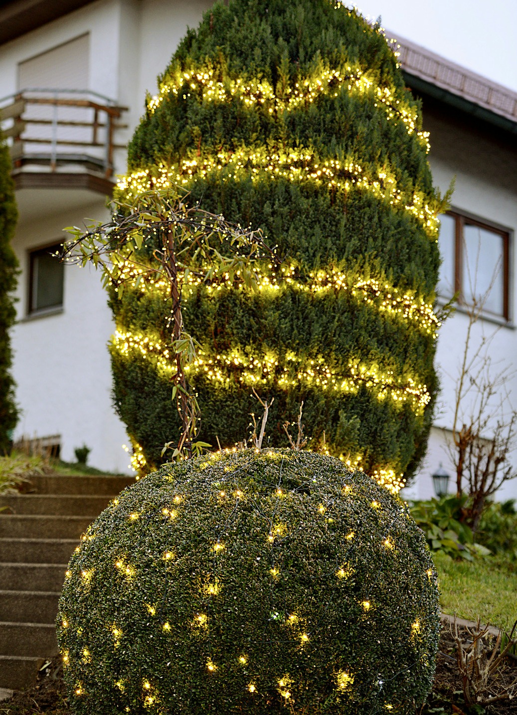 Cluster-LED-Lichterkette mit digitalem Outdoor-Trafo