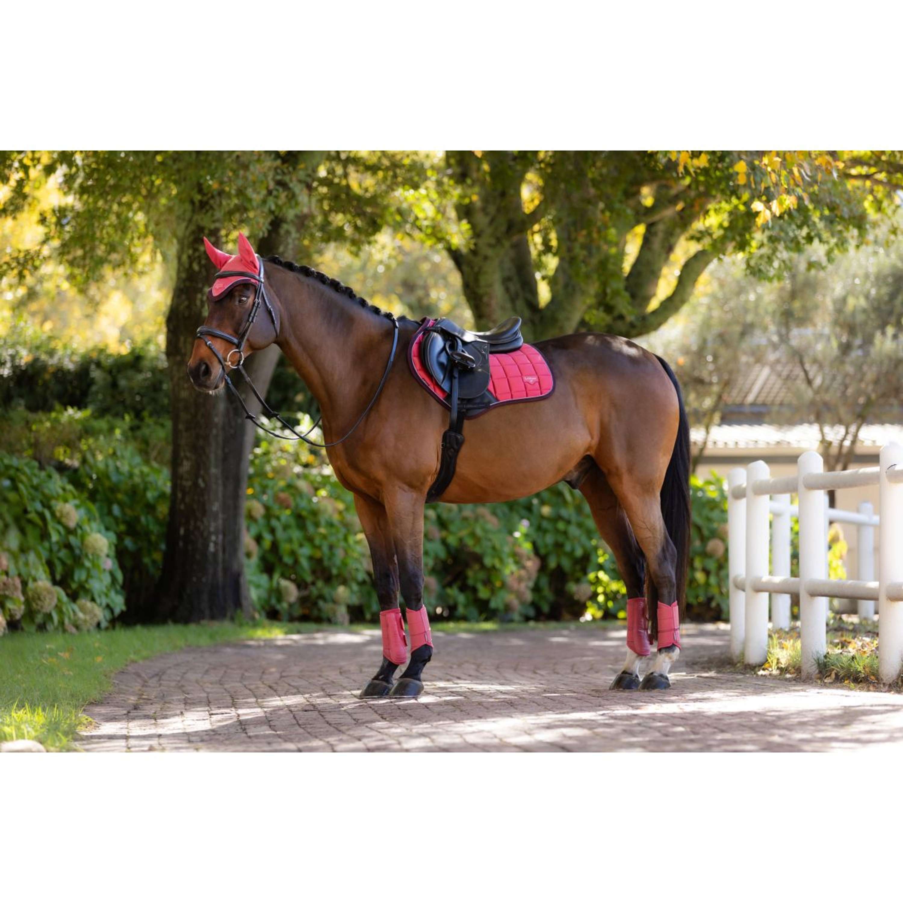 LeMieux Zadeldekje Loire Classic Springen Cranberry