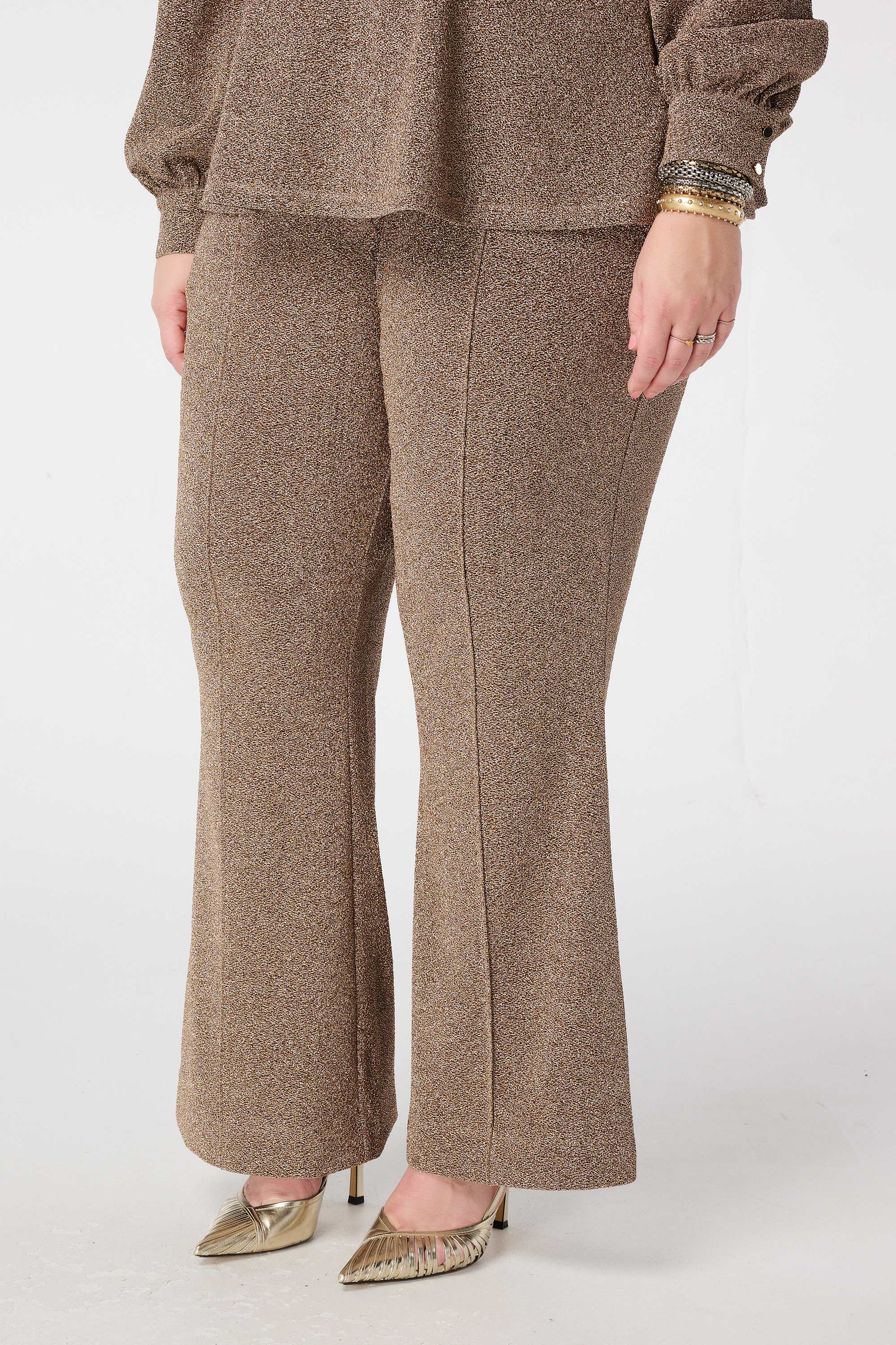 Glitter pantalon met flared pijpen bronze