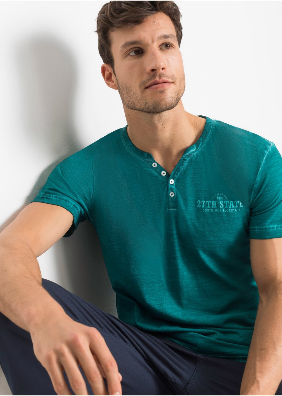 T-shirt col Henley, manches courtes et aspect délavé