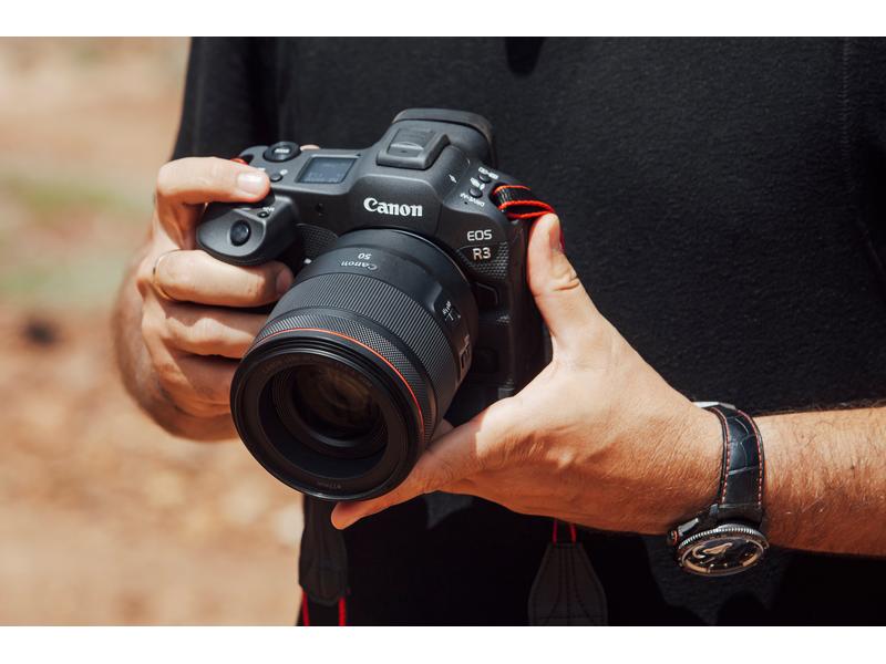 Canon Fotokamera EOS R3 Body Blitzschnelle Systemkamera zum Fotografieren und Filmen