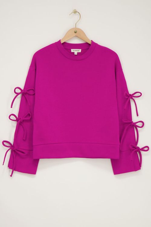 Fuchsia sweater met strikjes