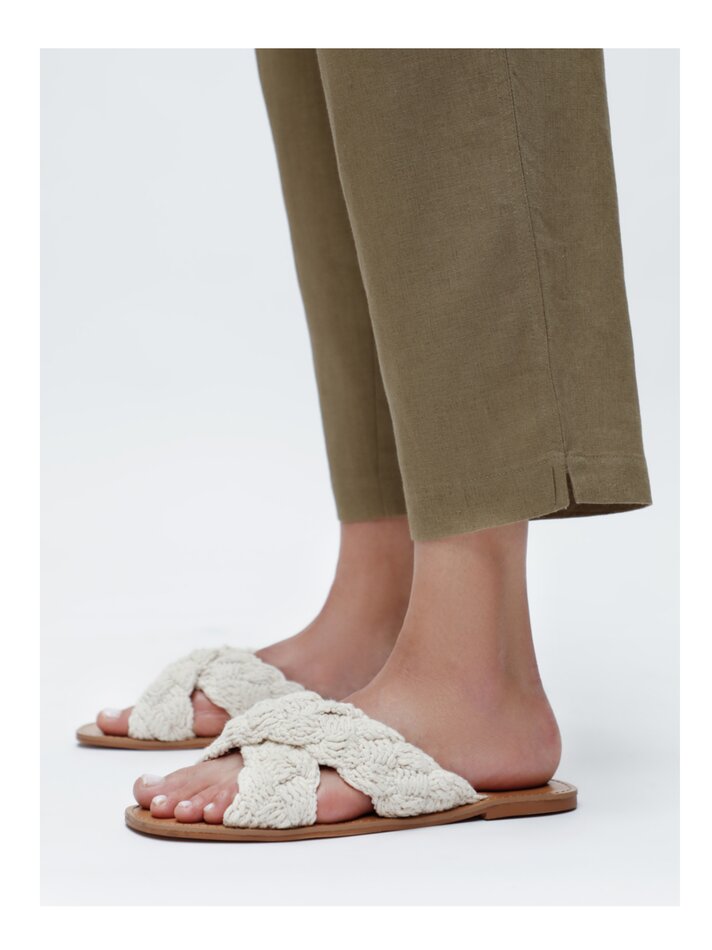 Sandália trançada com tiras cruzadas - Branco-creme