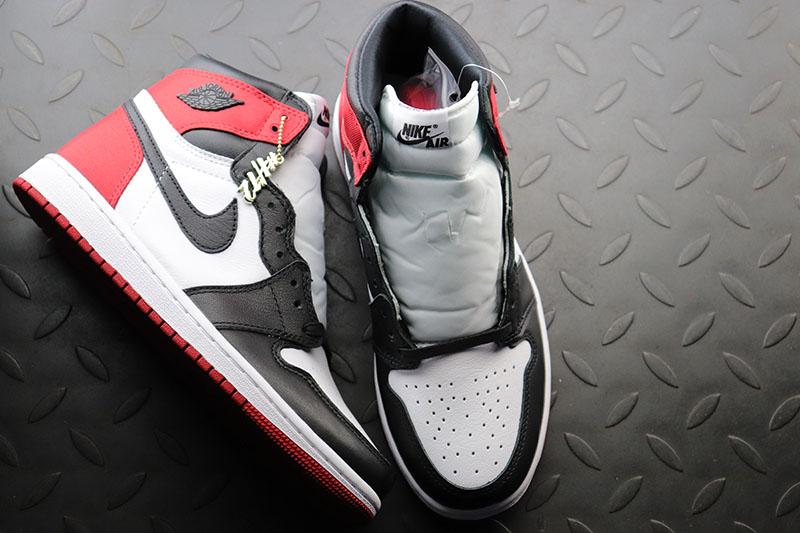 Jordan 1 Retro Black Toe（2016）