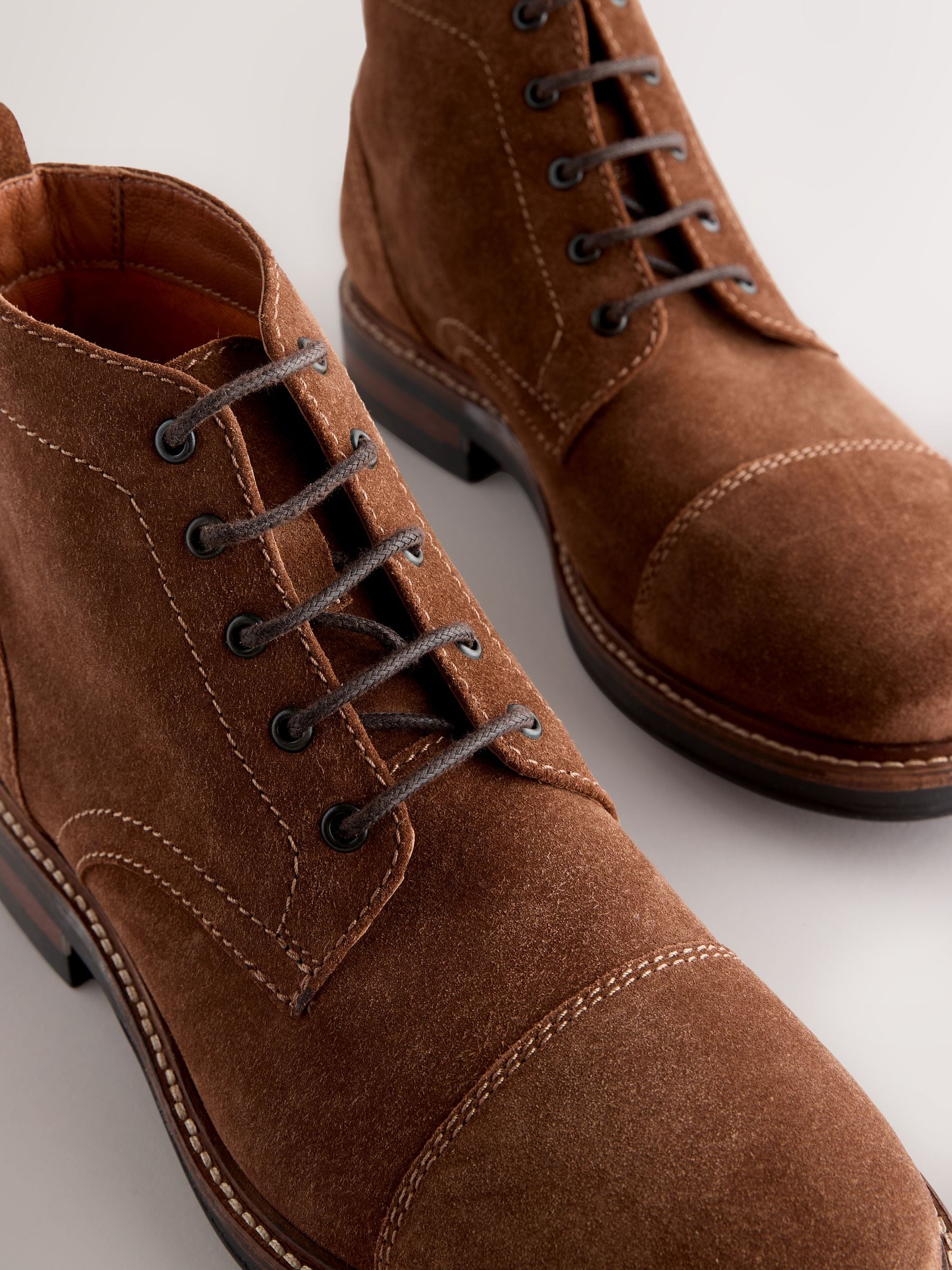 Pastelgeel - Leren boots met neusstuk
