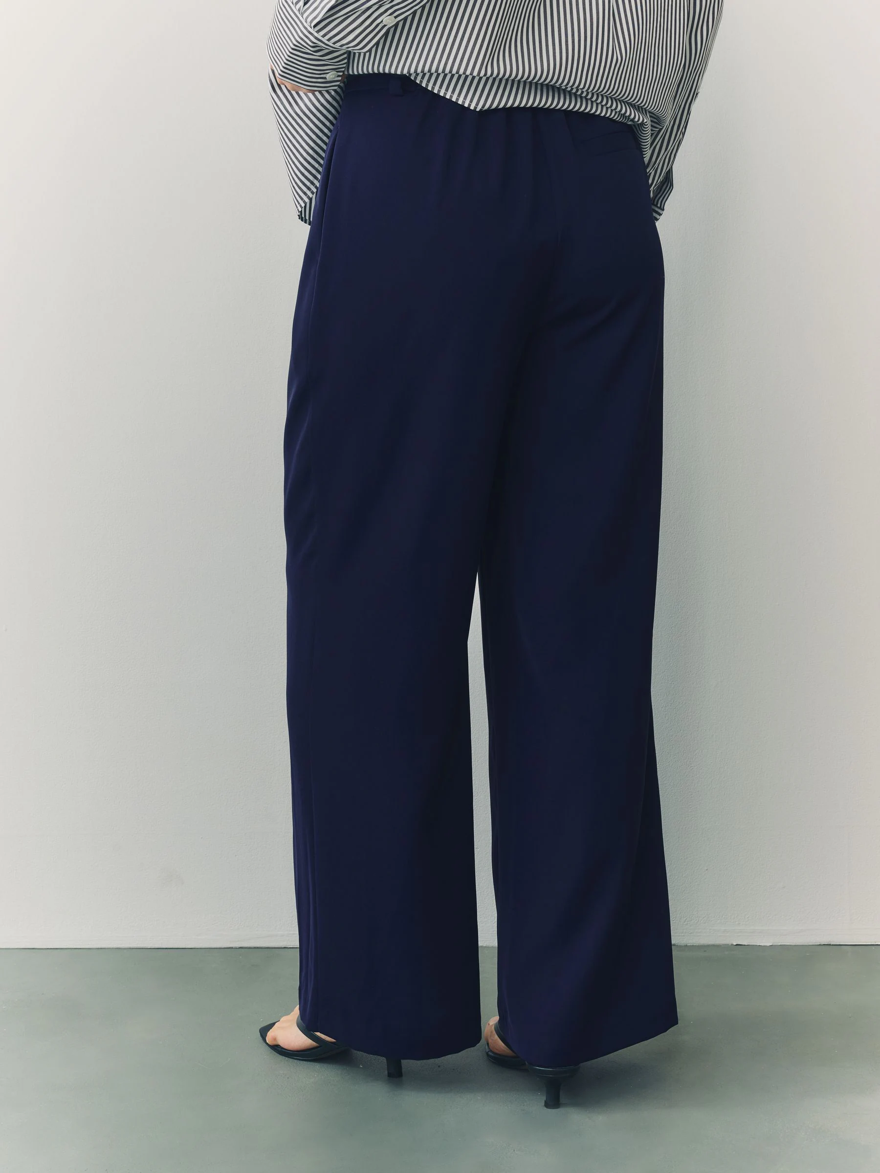 Donkerblauw - Broek met wijde pijpen en elastiek in de achterkant