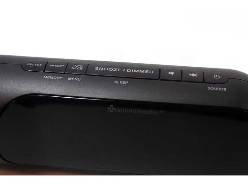soundmaster Radiowecker UR6600SW Schwarz Uhrenradio mit DAB , UKW und zusätzlichem Nachtlicht