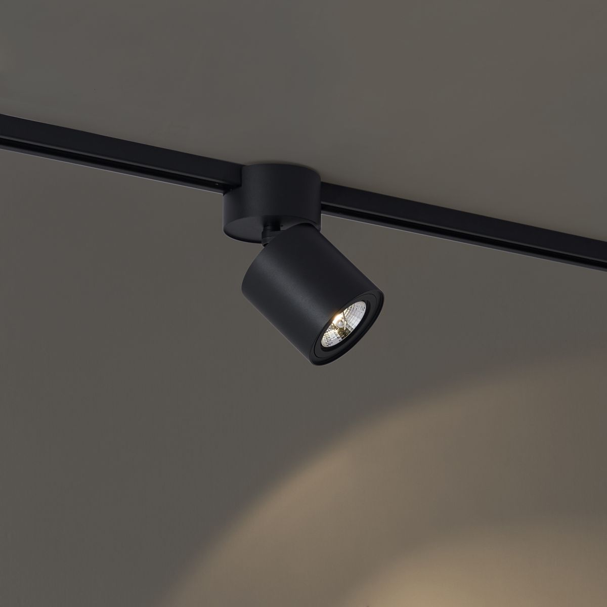 Moderne spot zwart voor railsysteem 1-fase GU10 70mm - Iconic Roto