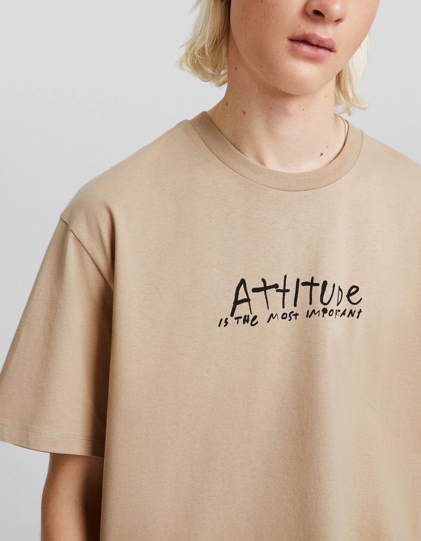 Camiseta de manga curta com estampa e modelagem quadrada