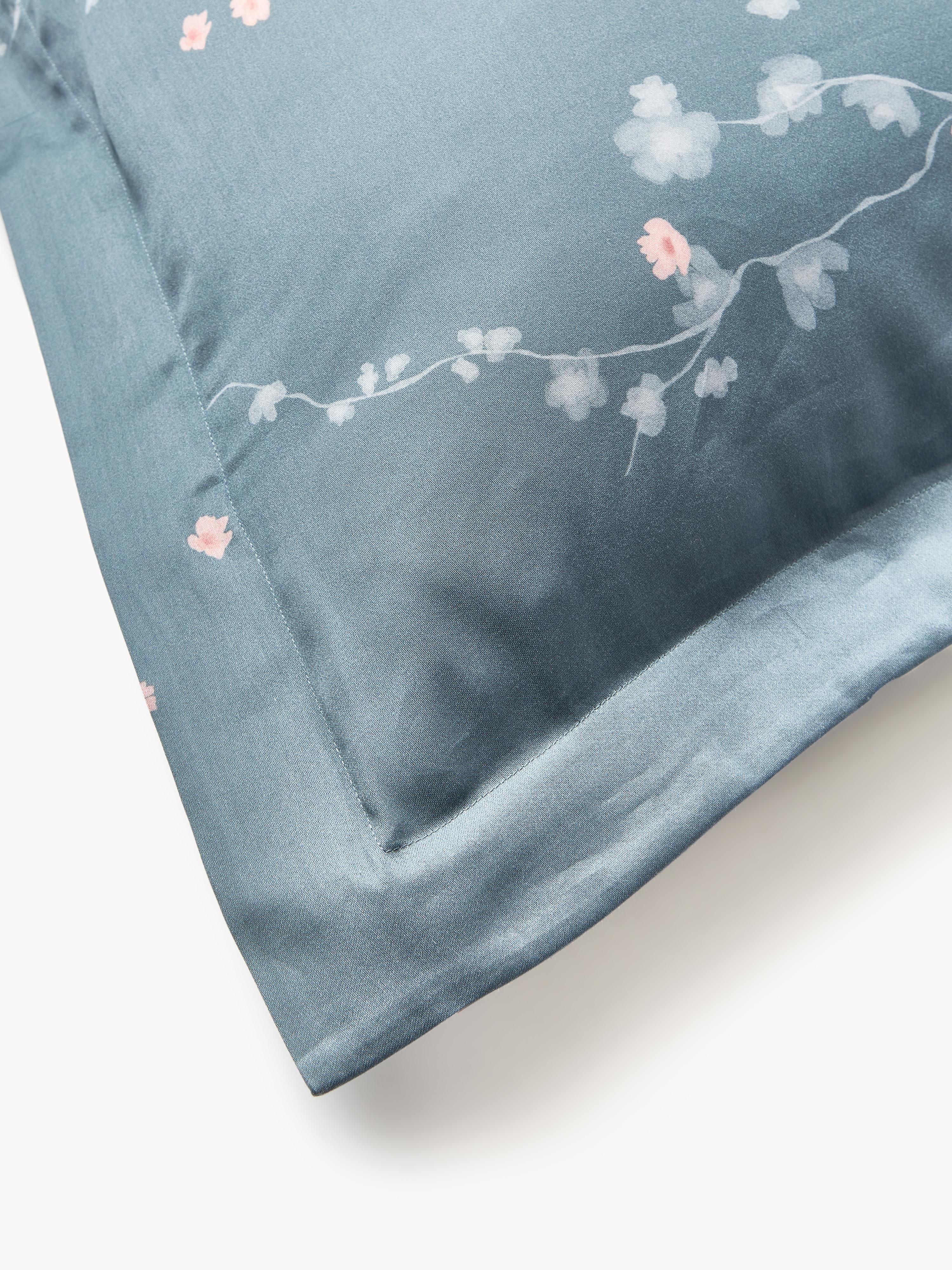 Katoensatijnen dekbedovertrek Sakura met bloemenprint