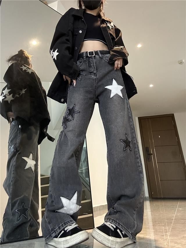 Coline - Mid Waist Star Applique Washed Loose Fit Jeans