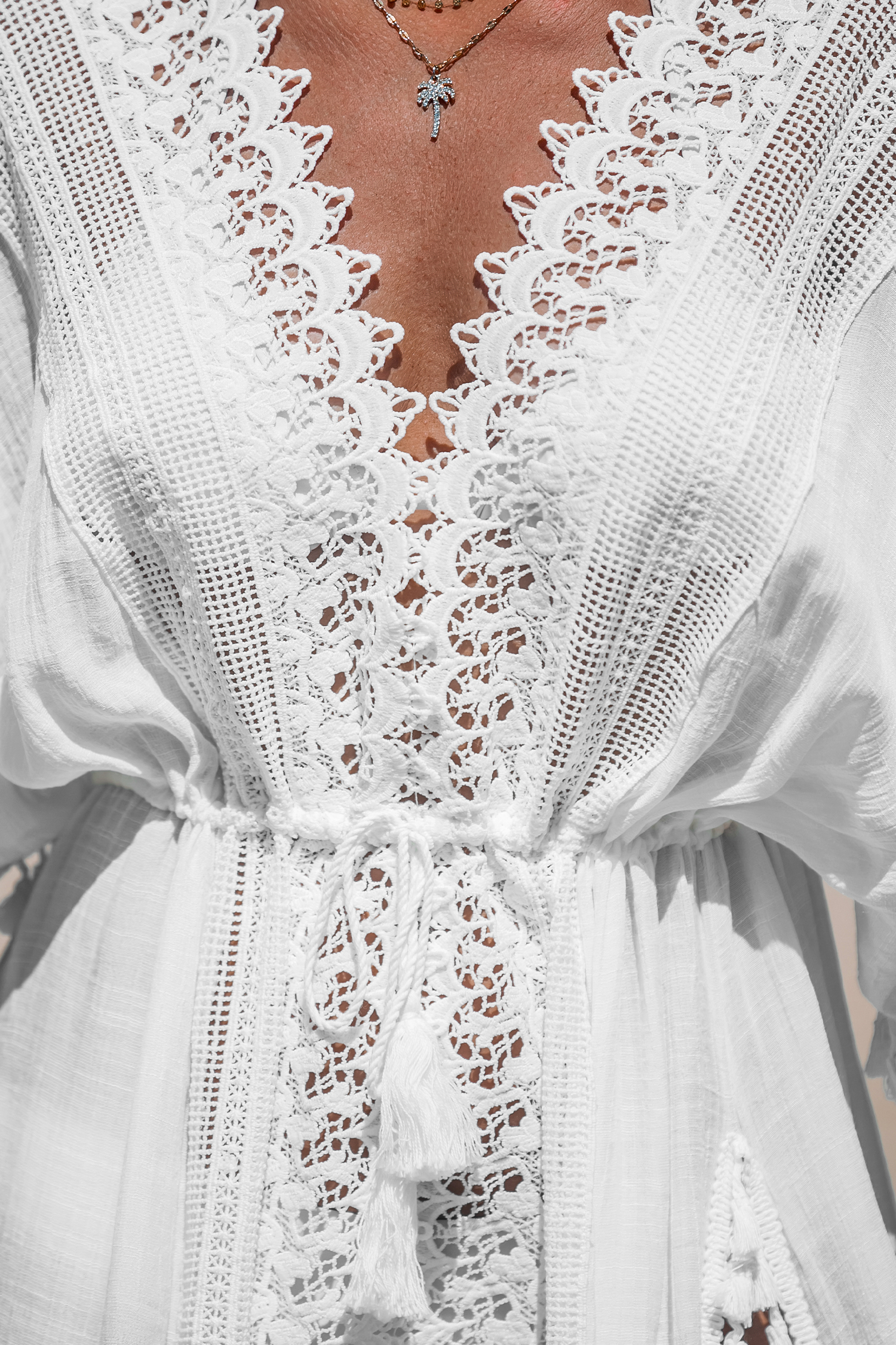 Robe cover up en dentelle à glands blanche