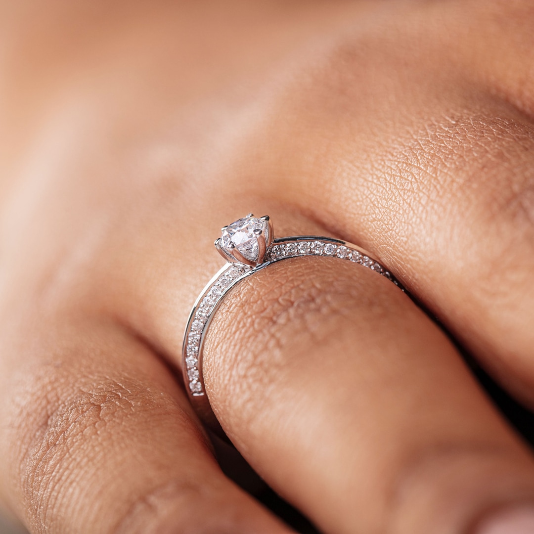 Verlobungsring 750/18 K Weissgold mit Diamanten 0.57 ct H/si