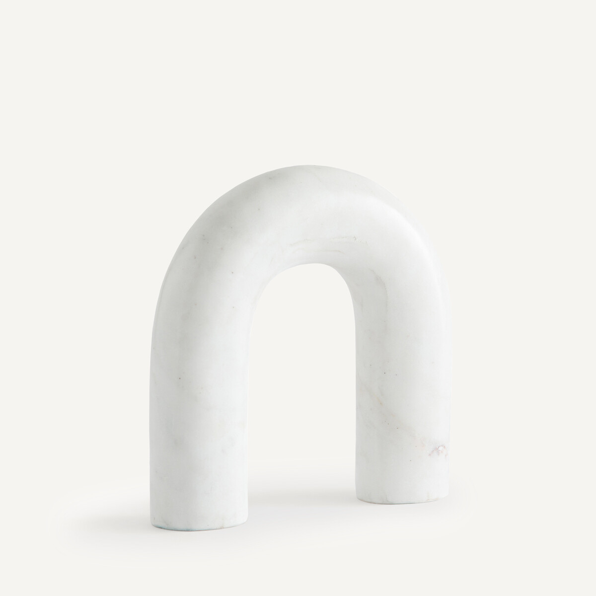 AM.PM<br>Objeto em forma de arco de mármore branco, Scafi