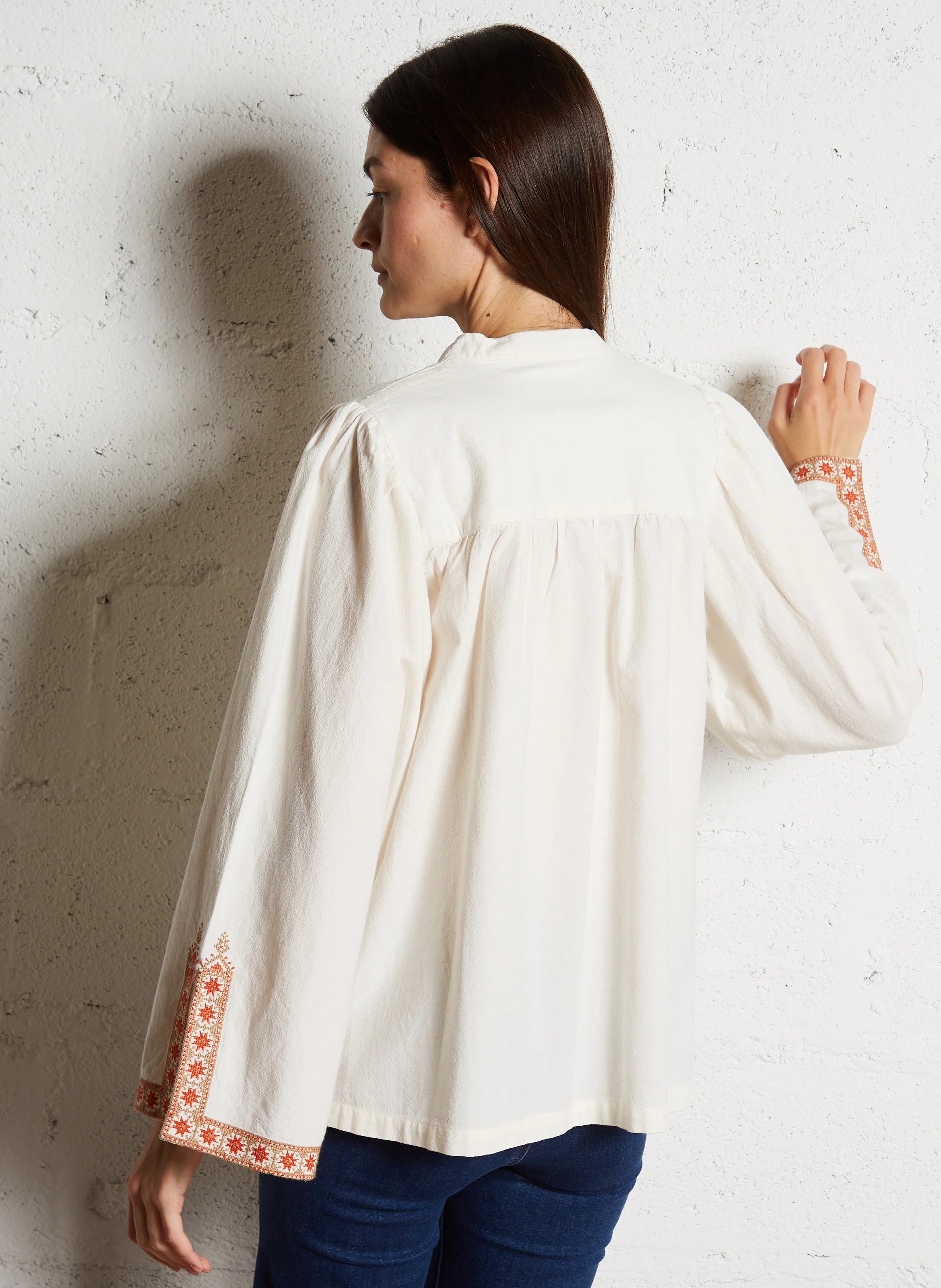 GALATEE - Chemise col V droite en coton brodé | Beige