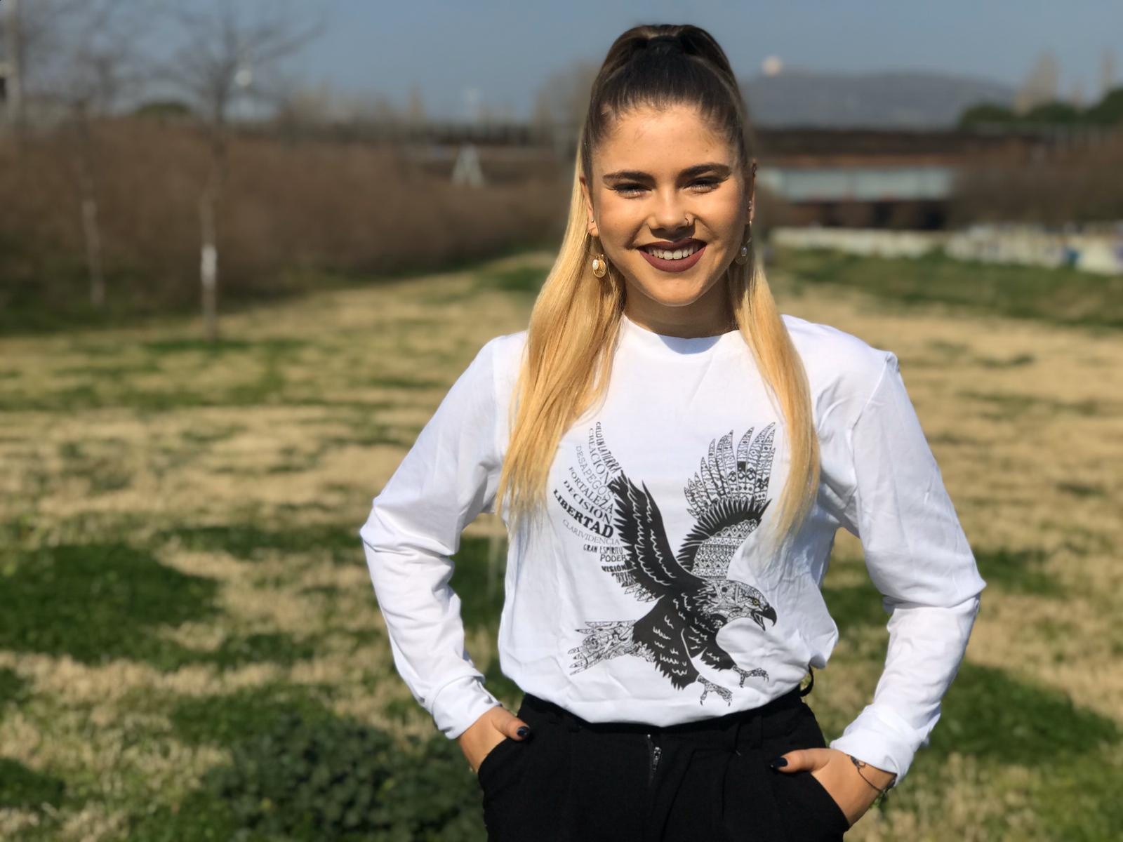 Camiseta unissex com águia na cor branca