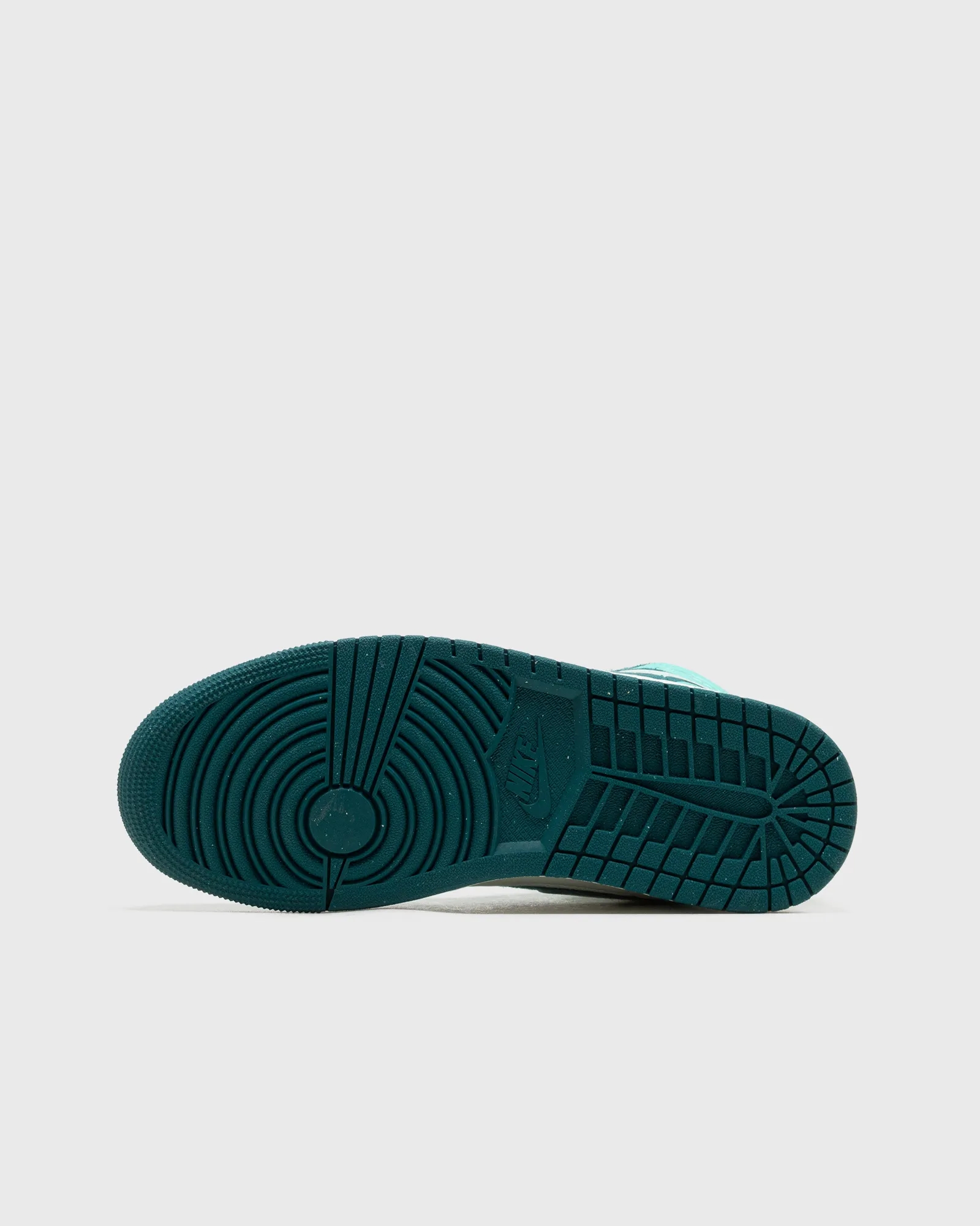 Jordan WMNS AIR JORDAN 1 MID SE