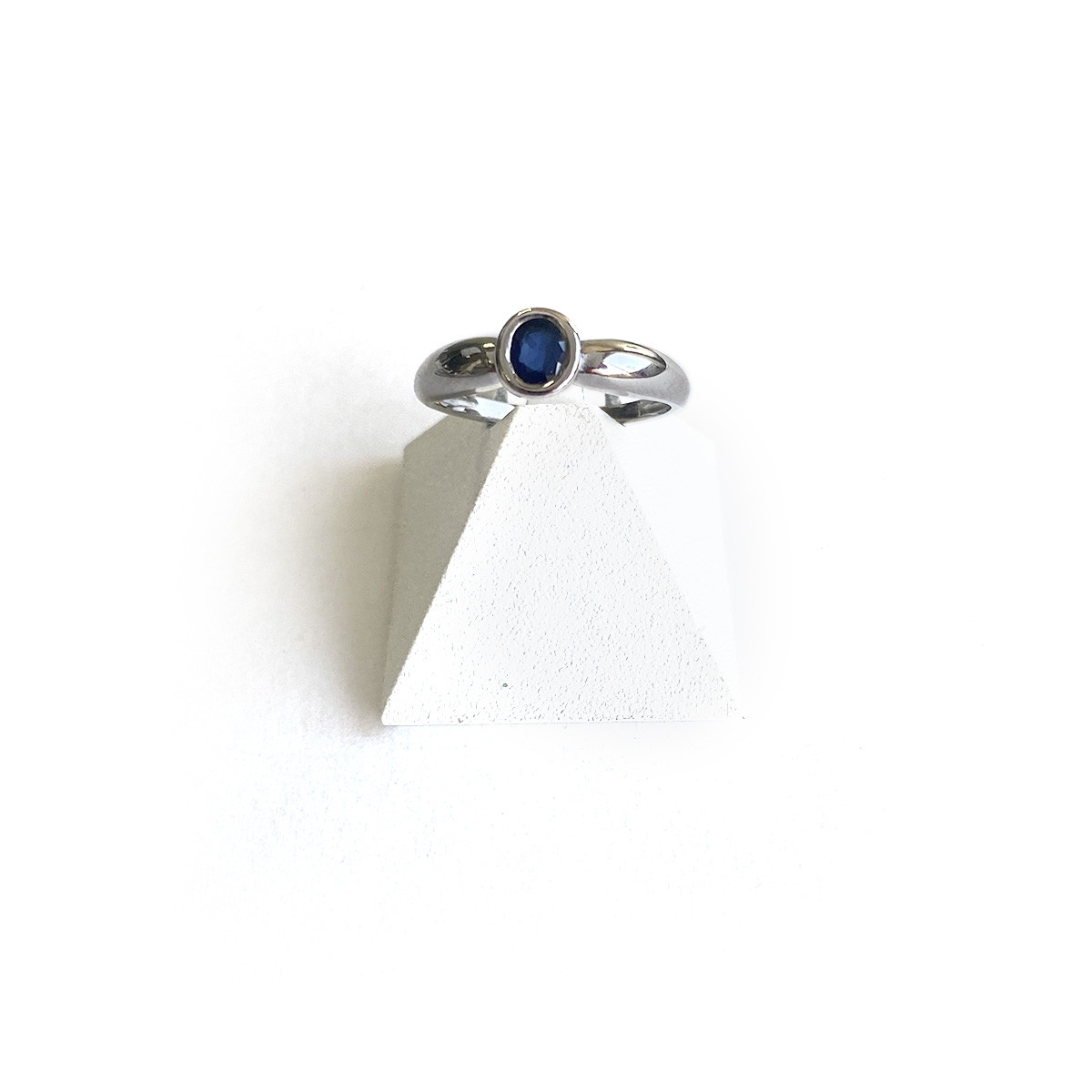 Bague d'occasion or 750 blanc saphir