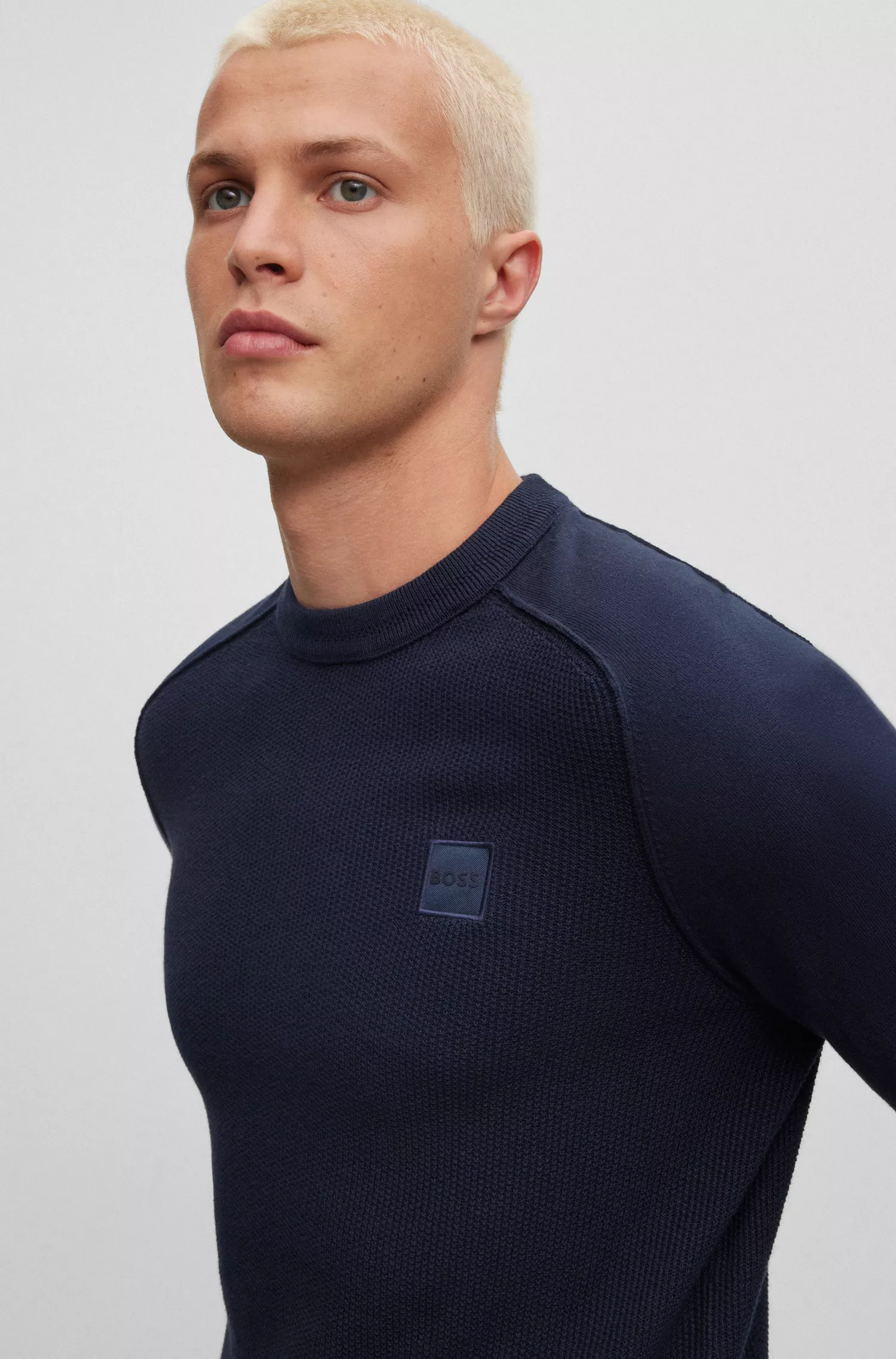 Suéter BOSS laranja em algodão e cashmere com textura mista e etiqueta tecida.