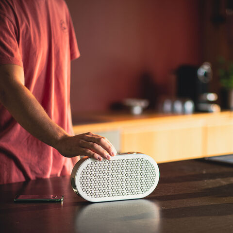 DALI KATCH G2 – exclusieve Bluetooth-luidspreker met schitterend geluid Caramel White