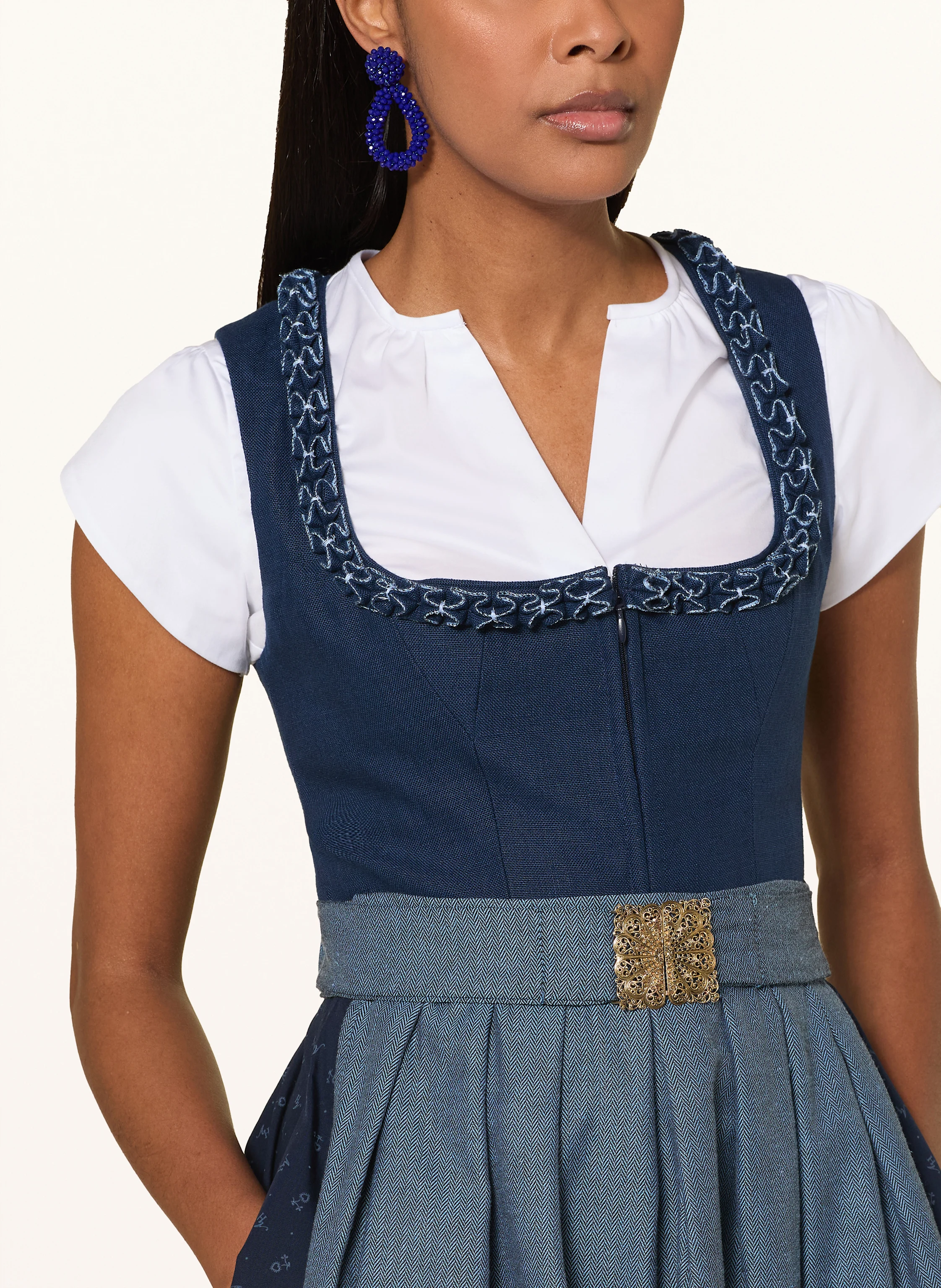 AlpenHERZ Leinendirndl AMANDO